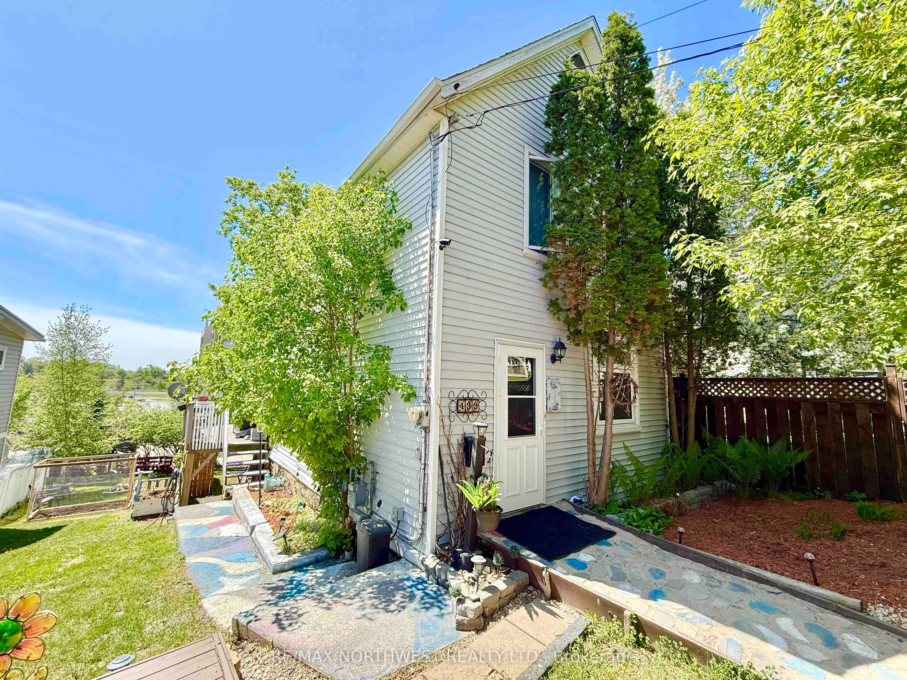 433 Third Street S, Kenora, ON P9N 1J2