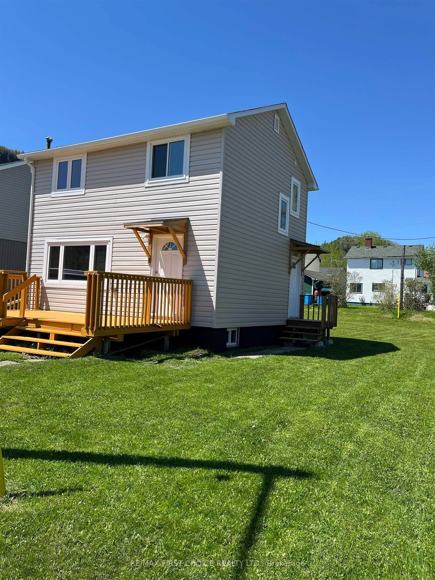 5 Crutchfield Avenue, Red Rock, ON P0T 2P0 photo 2