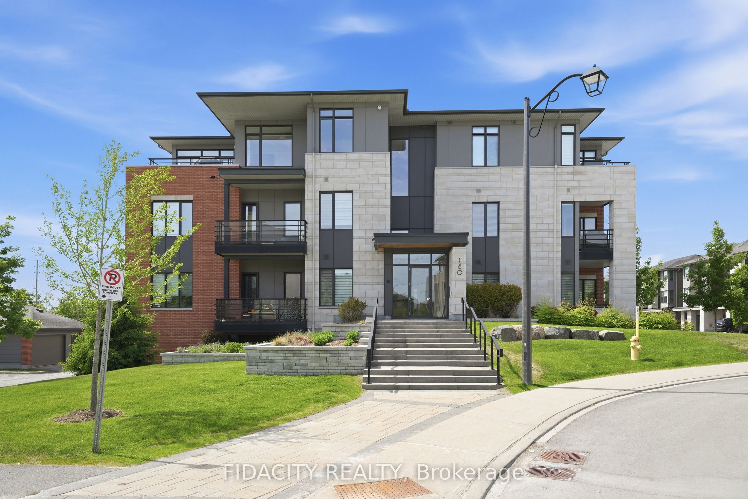 180 Boundstone Way 301, Kanata, ON K2T 0M9