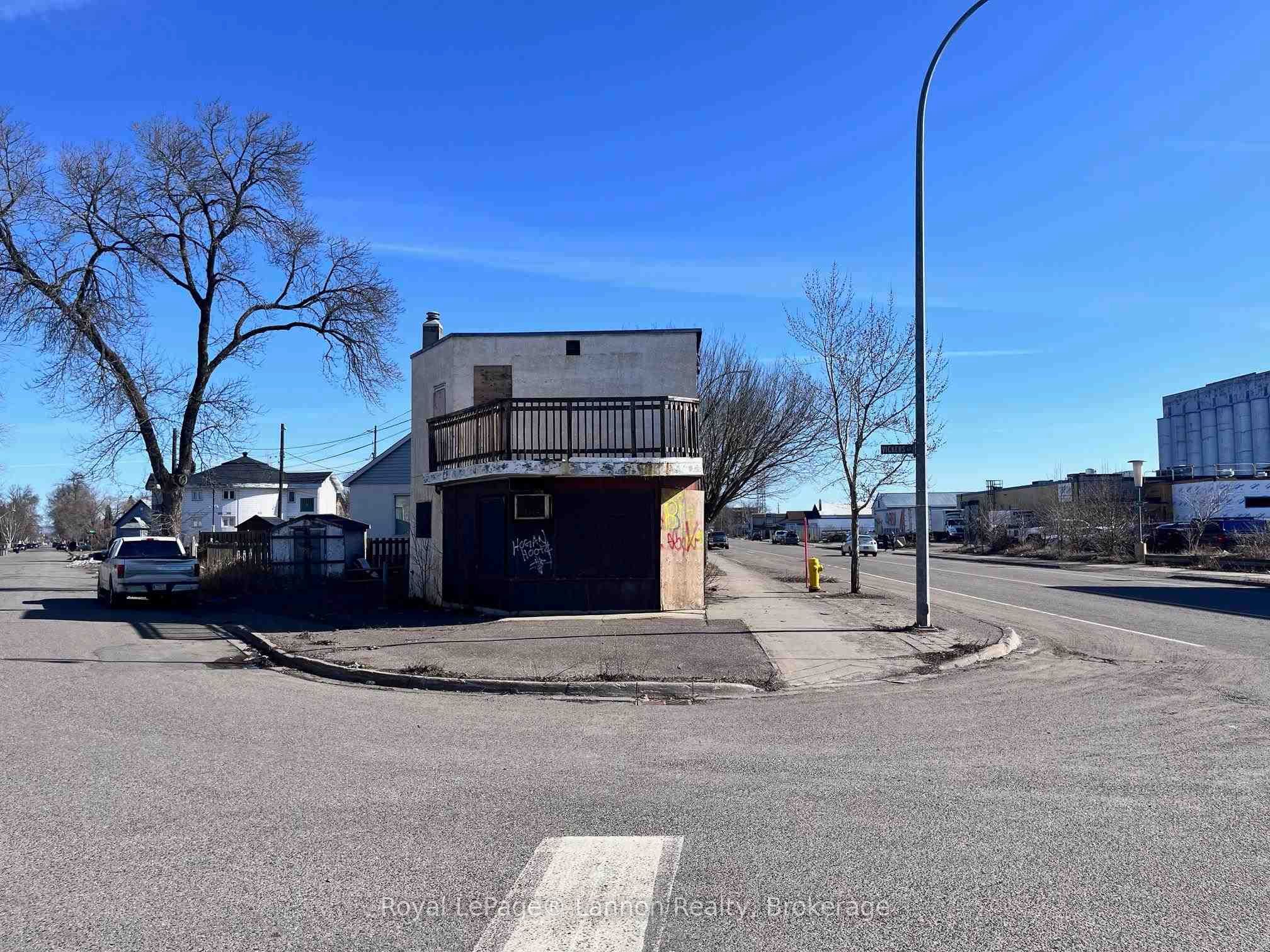 593 Syndicate Avenue S, Thunder Bay, ON P7E 1E6 photo 2