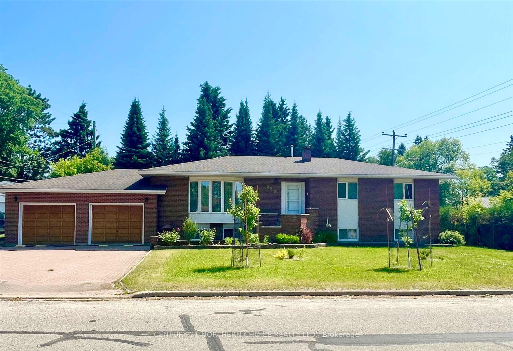 228 Taylor Street, Dryden, ON P8N 1M6 photo 2