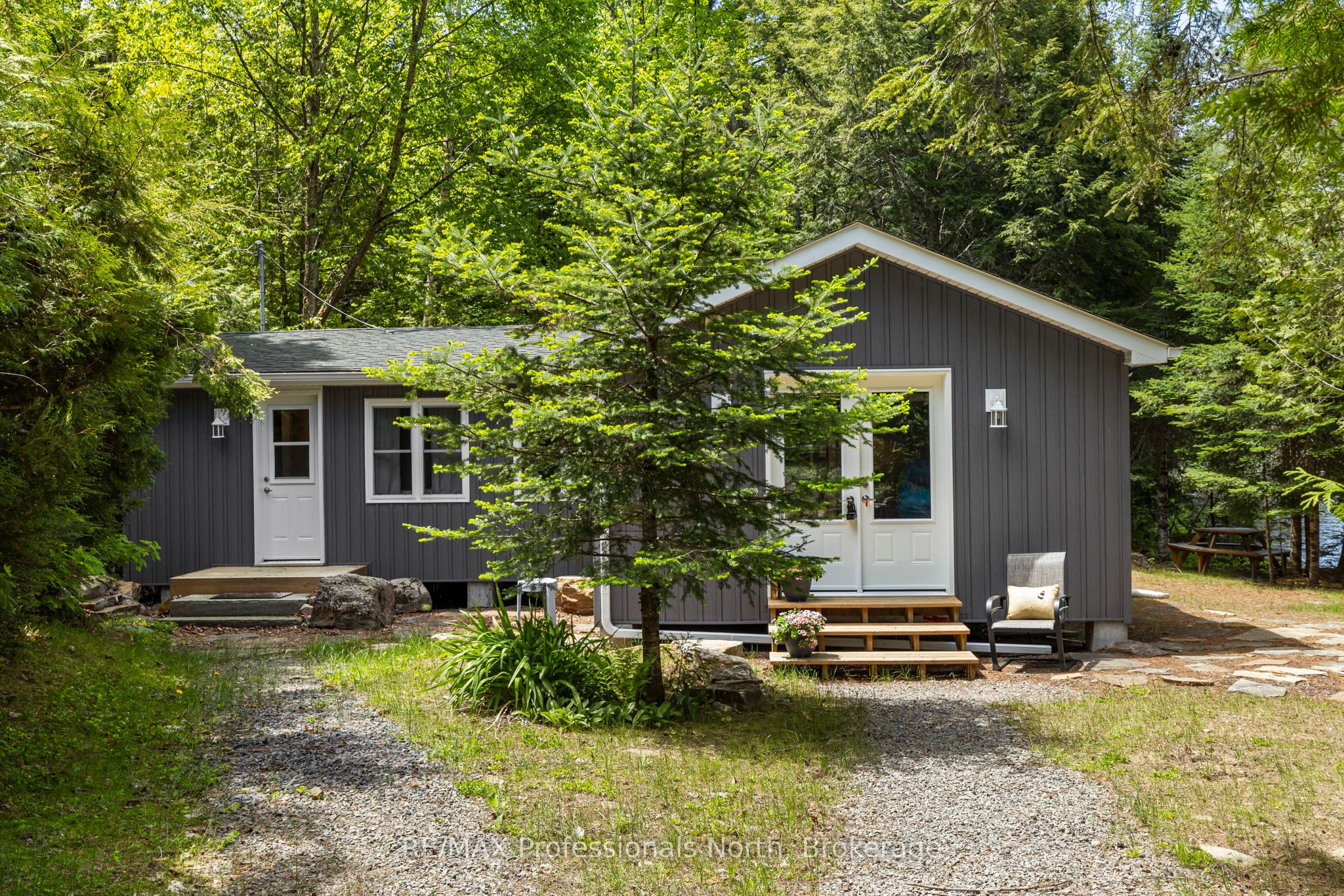 1106-1 E Oxbow Lake Road, Lake of Bays, ON P0B 1L0