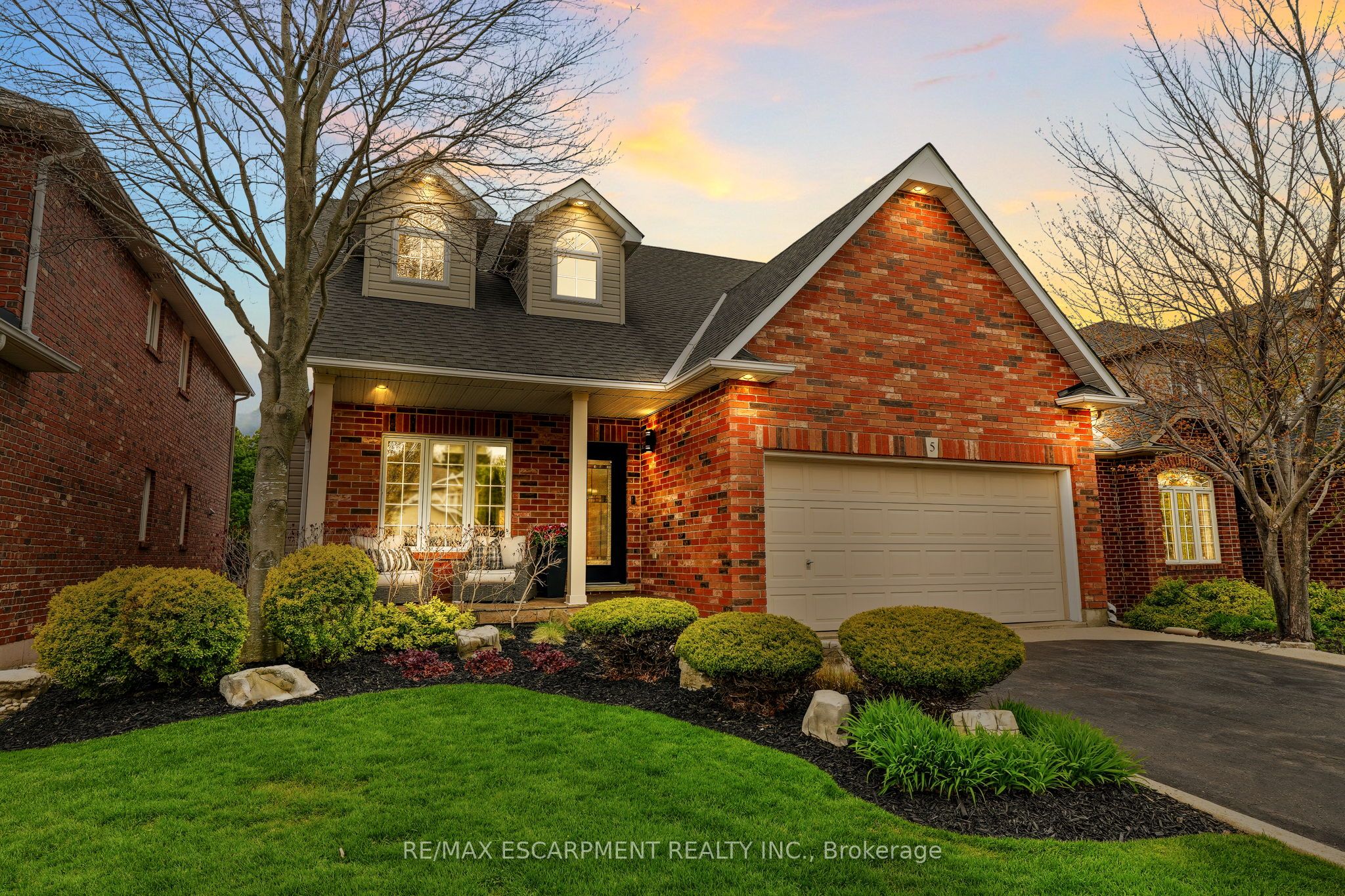 5 VOLTERRA Court, Hamilton, ON L8B 0K7