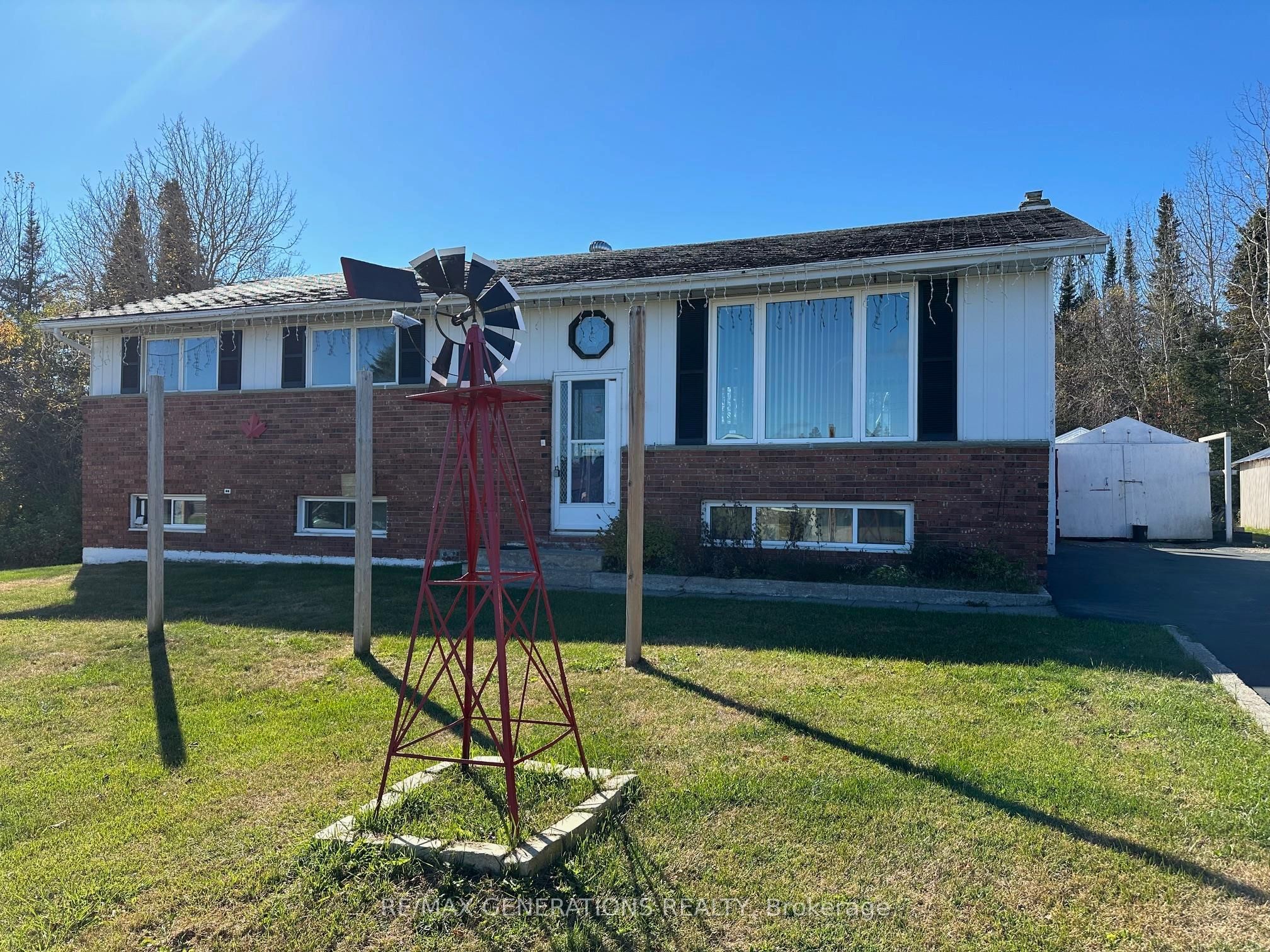 4 East Grove Crescent, Terrace Bay, ON P0T 2W0