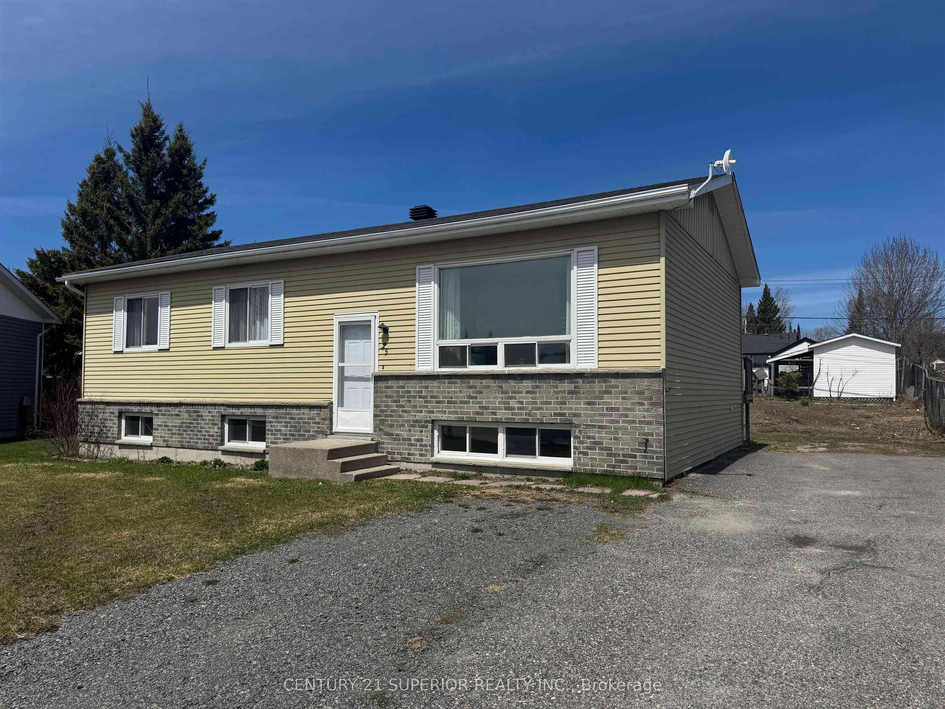 25 Brooks Street, Manitouwadge, ON P0T 2C0