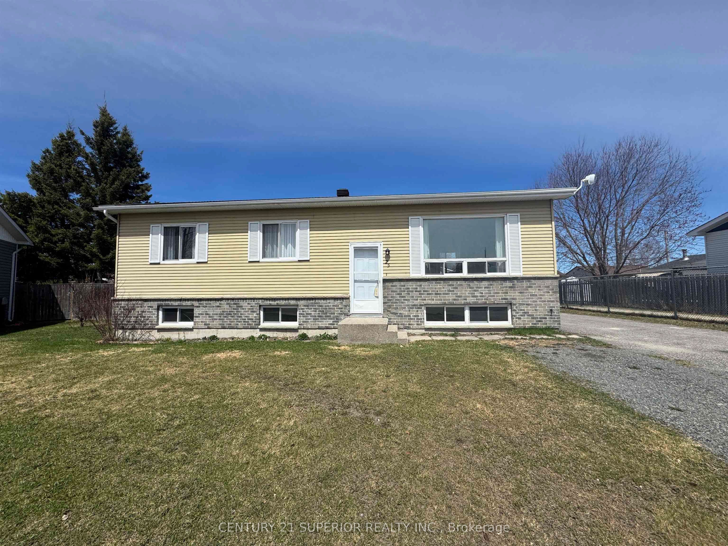 25 Brooks Street, Manitouwadge, ON P0T 2C0 photo 2