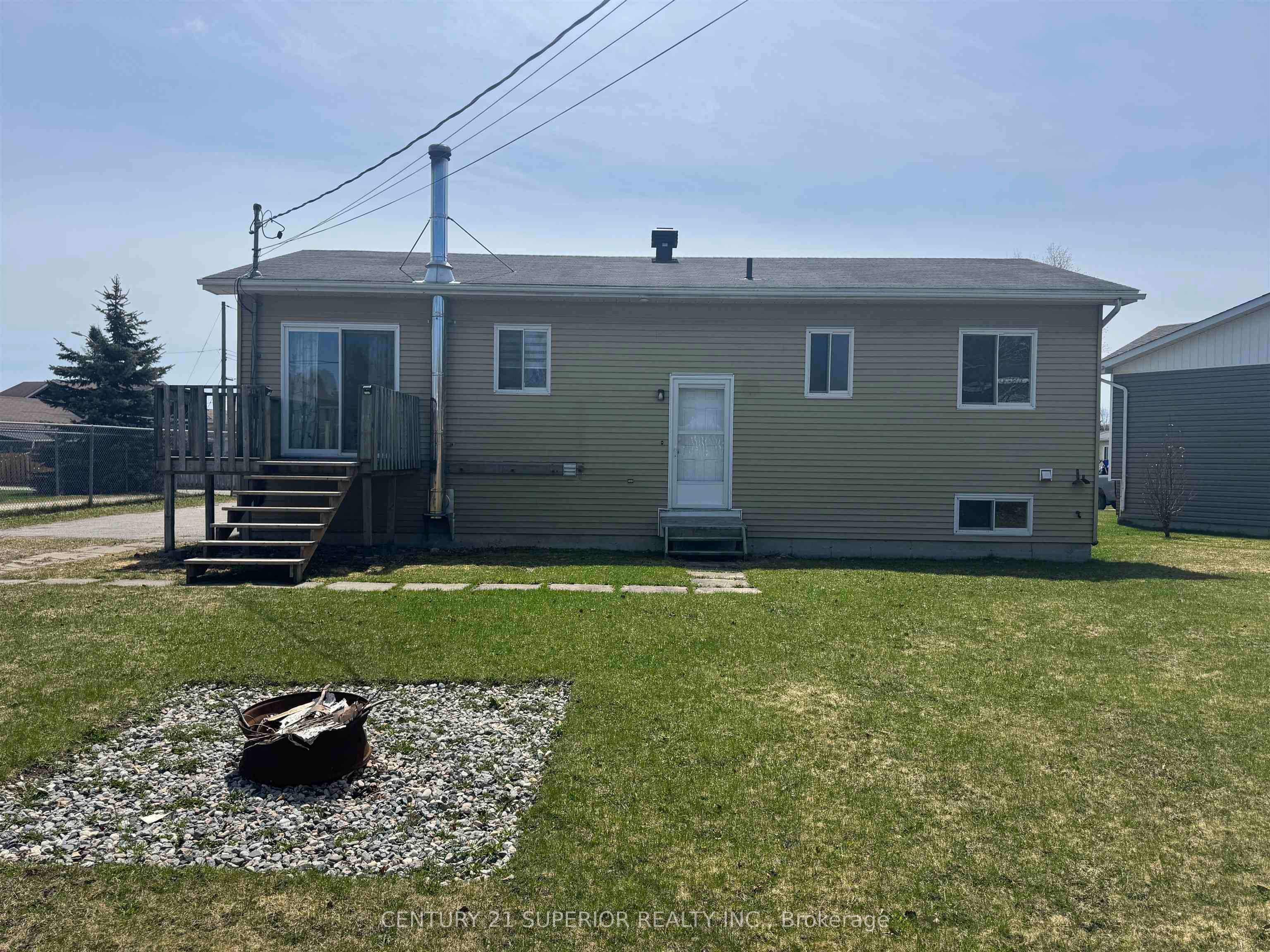 25 Brooks Street, Manitouwadge, ON P0T 2C0 photo 3