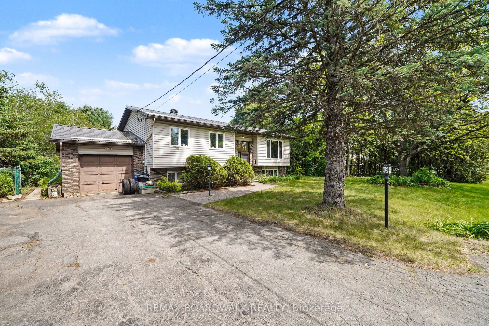 3399 Regburn Drive, Greely - Metcalfe - Osgoode - Vernon and Area, ON K0A 2W0 photo 3