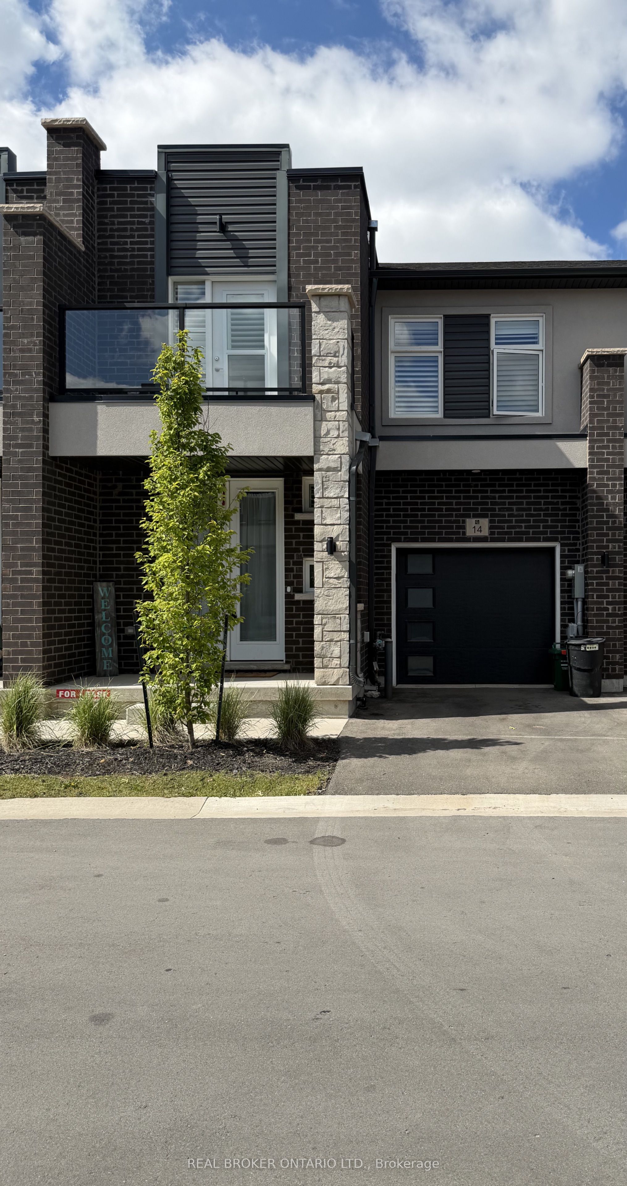 5672 Dorchester Road 14 Upper Level, Niagara Falls, ON L2G 4Y8