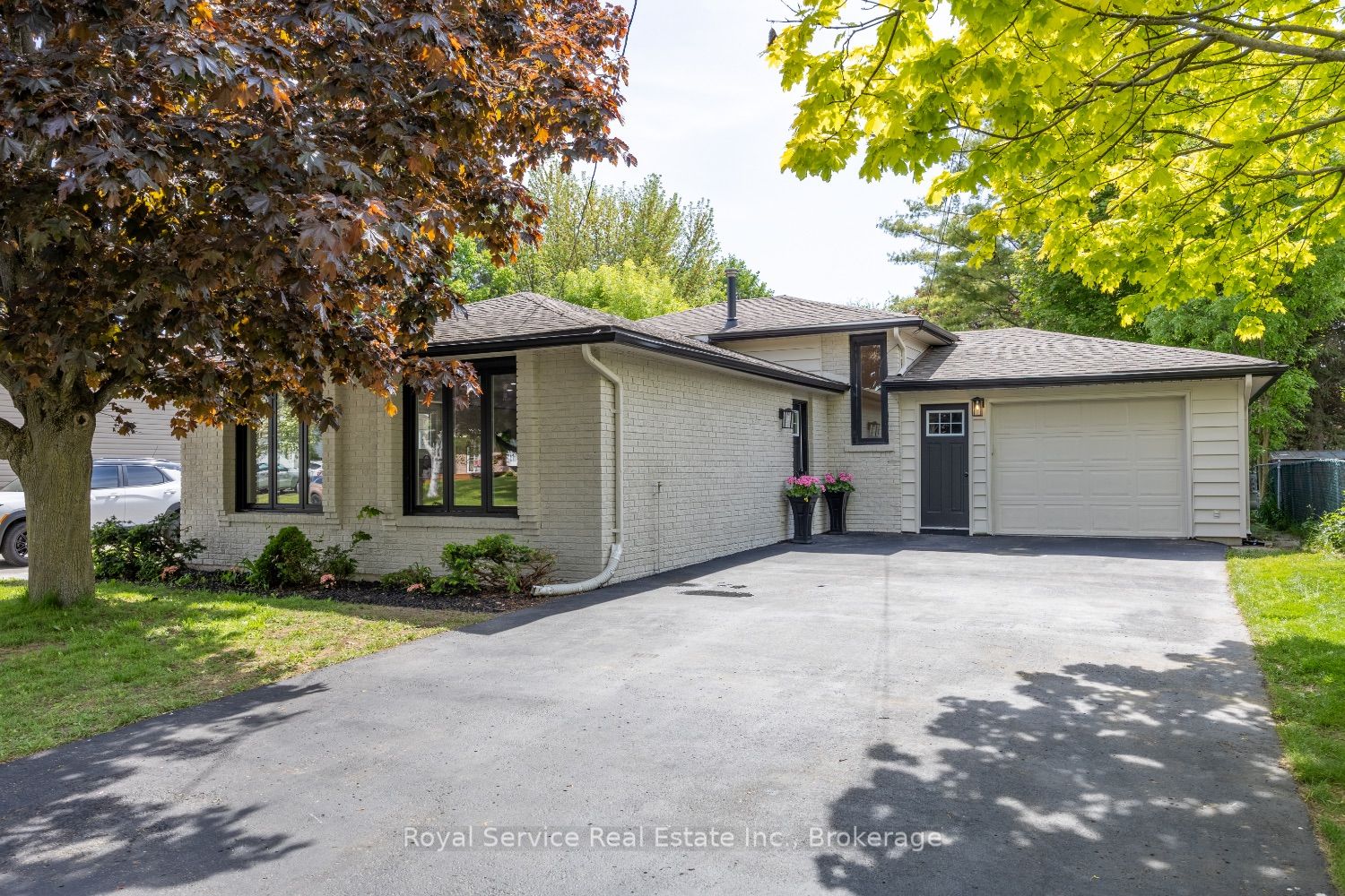 567 Daintry Crescent, Cobourg, ON K9A 4X9 photo 2