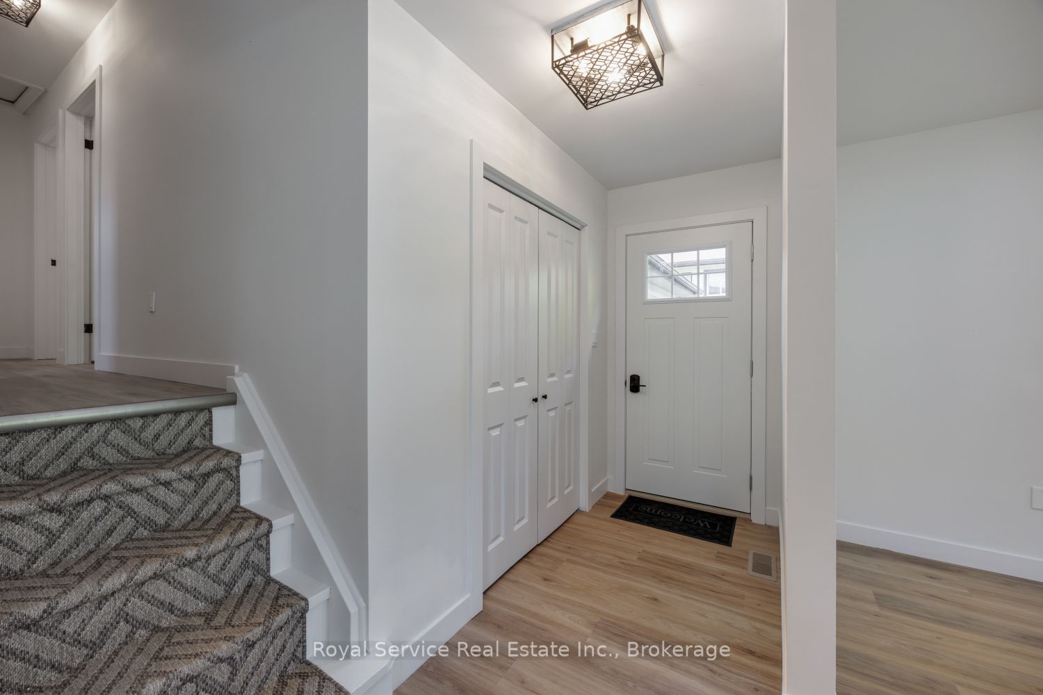 567 Daintry Crescent, Cobourg, ON K9A 4X9 photo 4