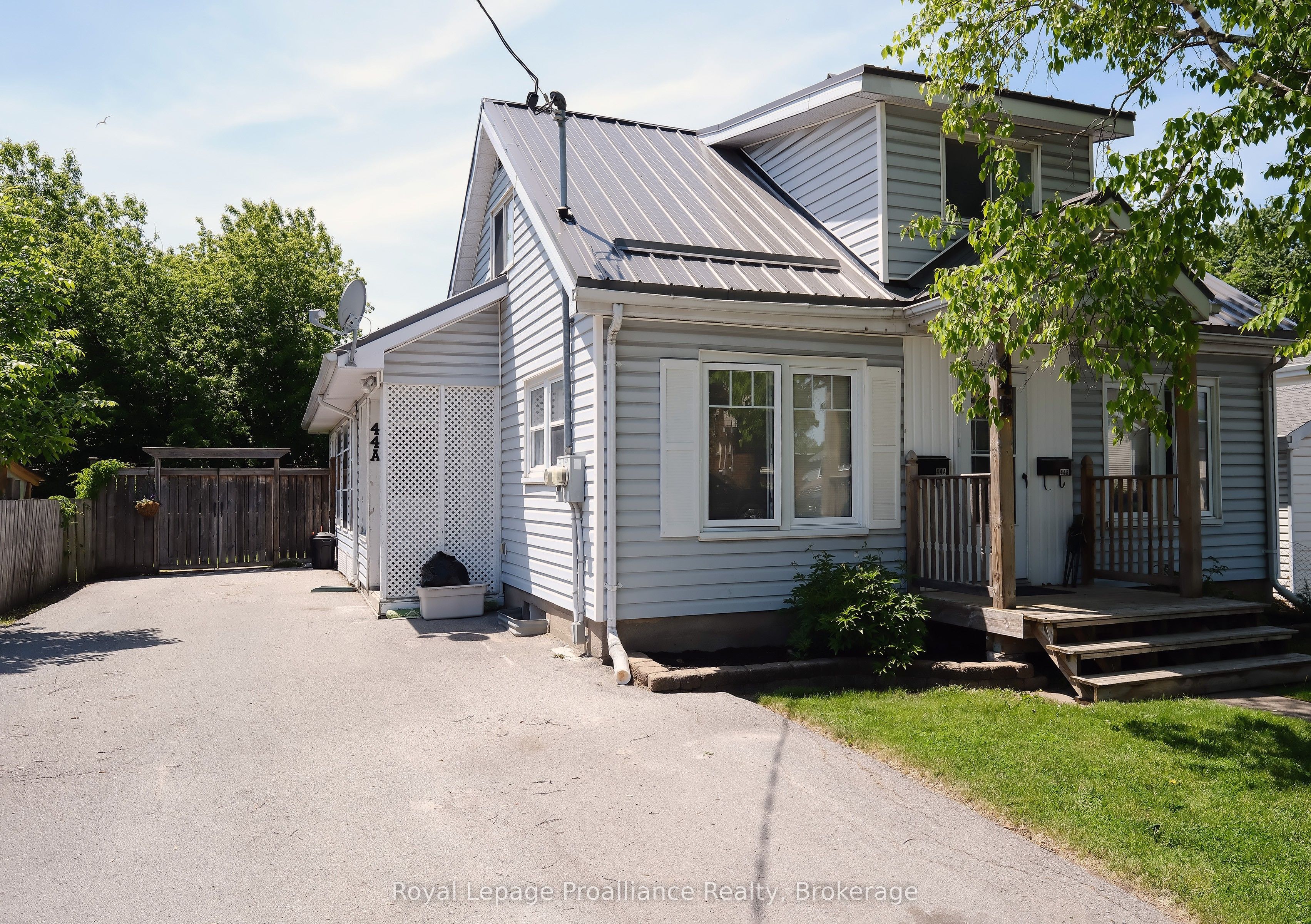 44 Ponton Street, Belleville, ON K8P 3T6 photo 2