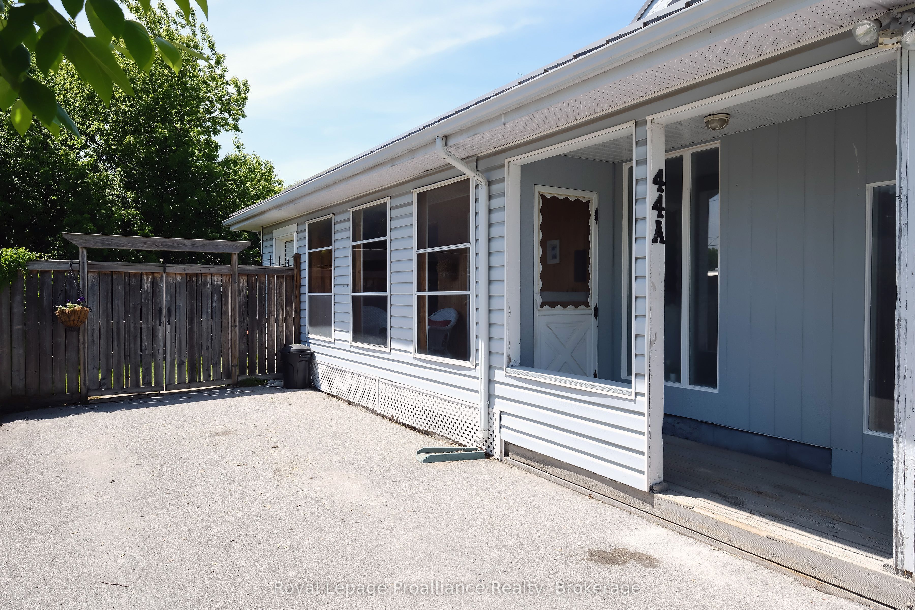 44 Ponton Street, Belleville, ON K8P 3T6 photo 3