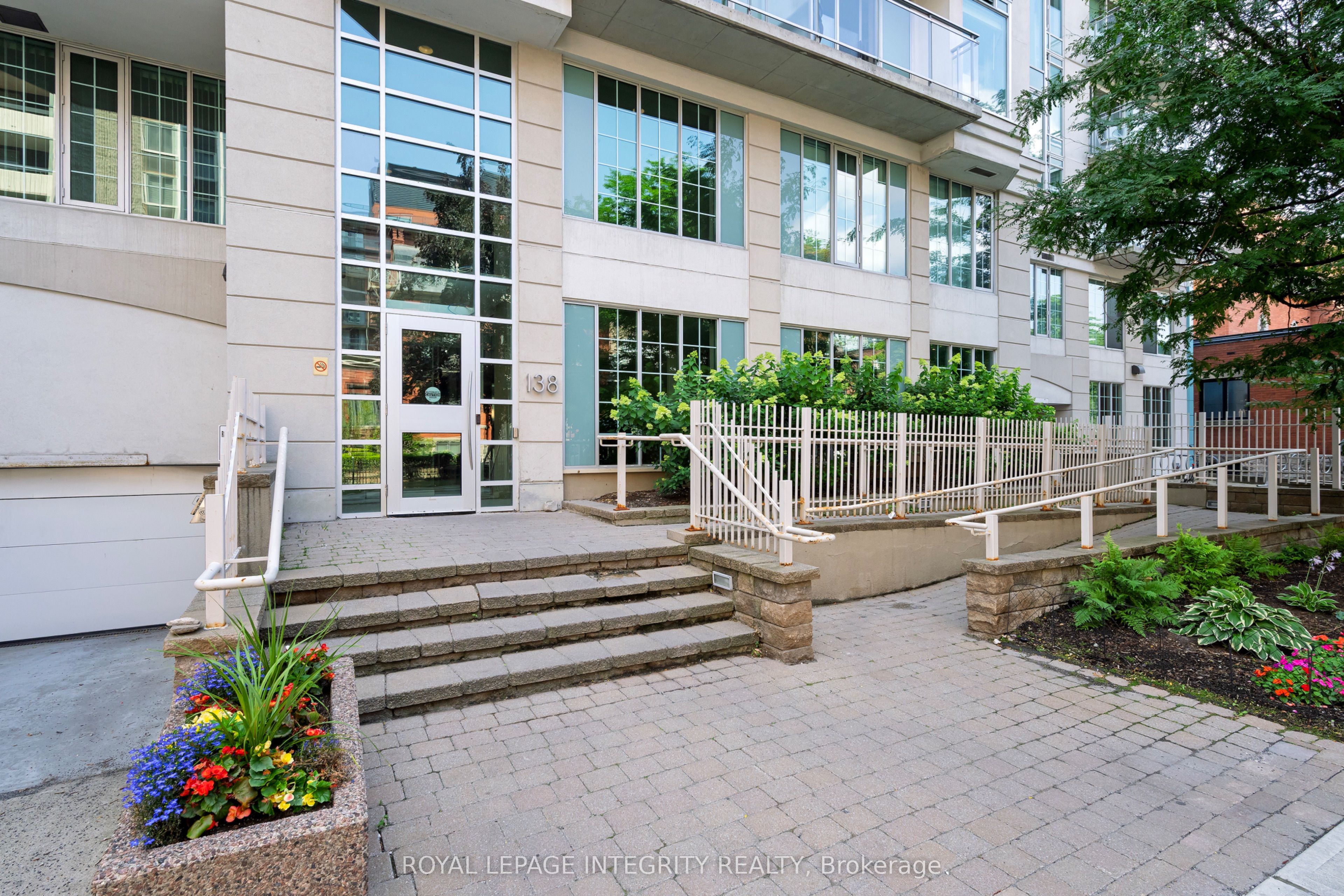 138 Somerset Street 203, Ottawa Centre, ON K2P 0A3 photo 3
