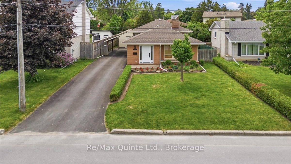 18 Plaza Square, Belleville, ON K8N 4J3 photo 5