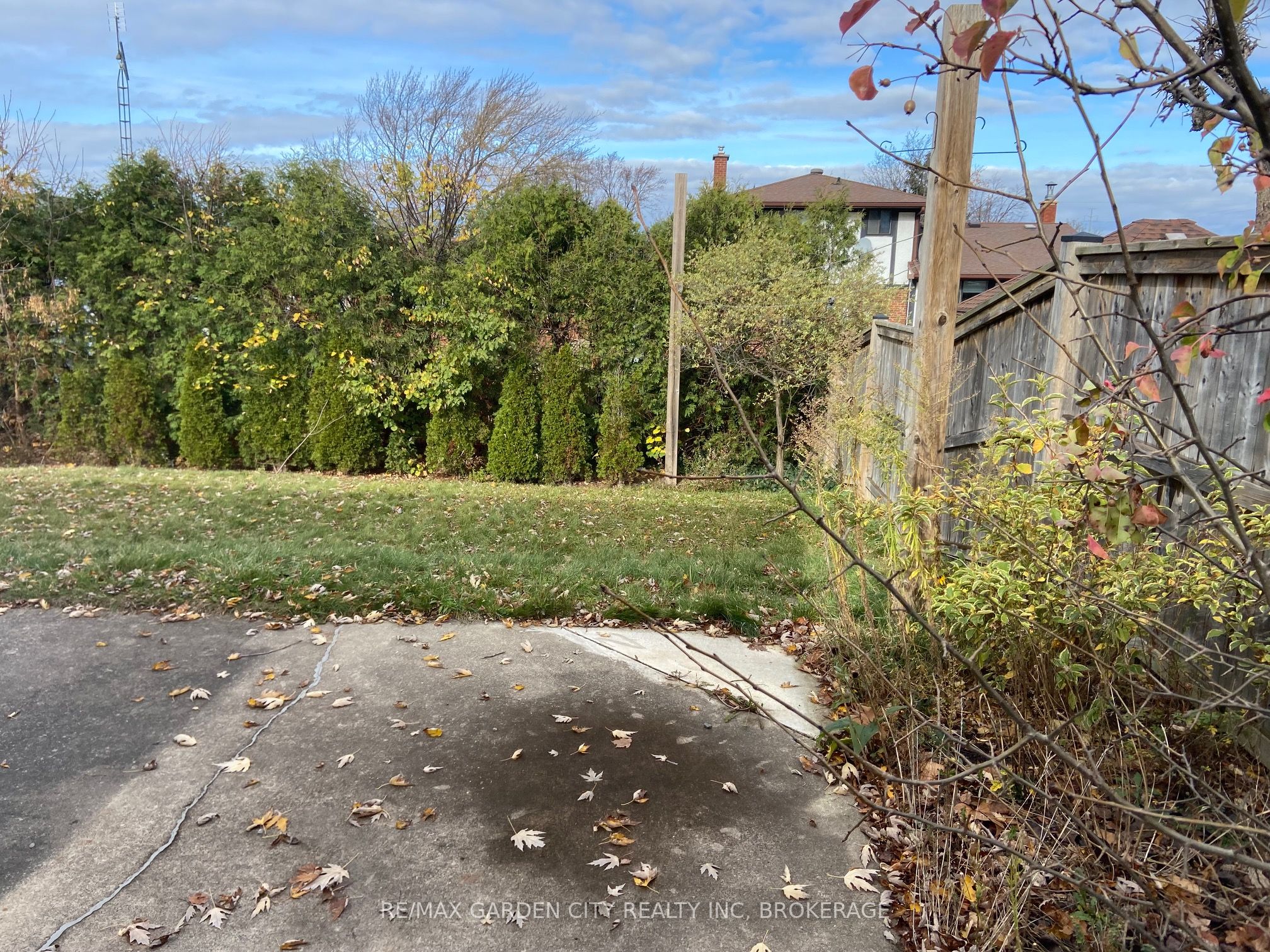 9 STONEGATE Drive Lower, St. Catharines, ON L2P 3K9 photo 2