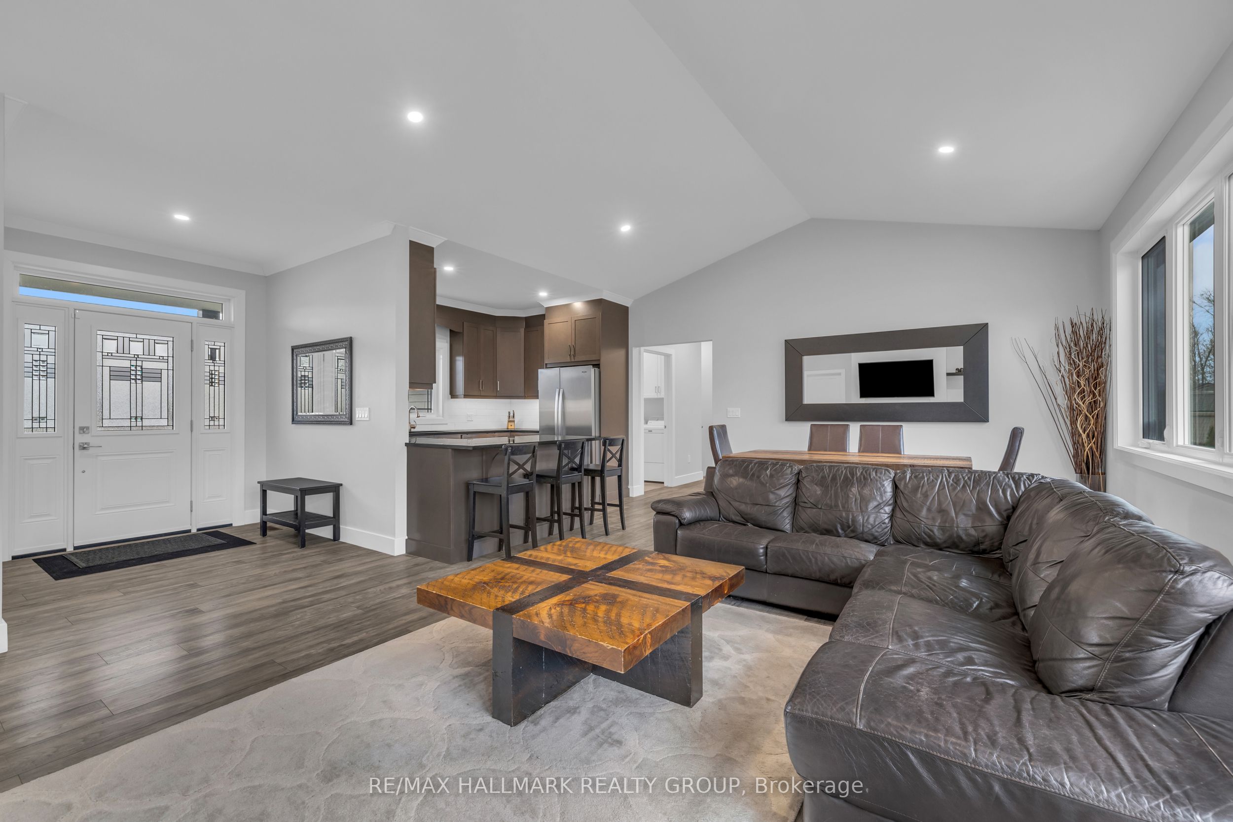 1077 SHEARER Drive, Brockville, ON K6V 7K1 photo 4