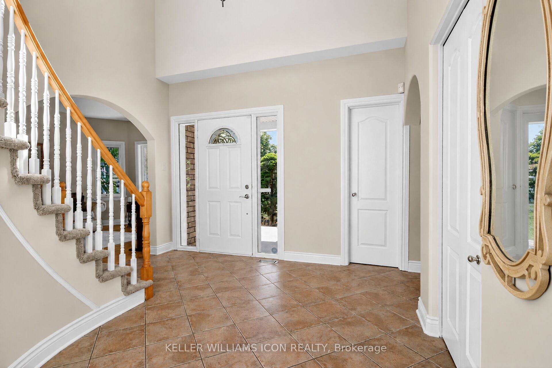 136 Shaughnessy Crescent, Kanata, ON K2K 2N3 photo 3