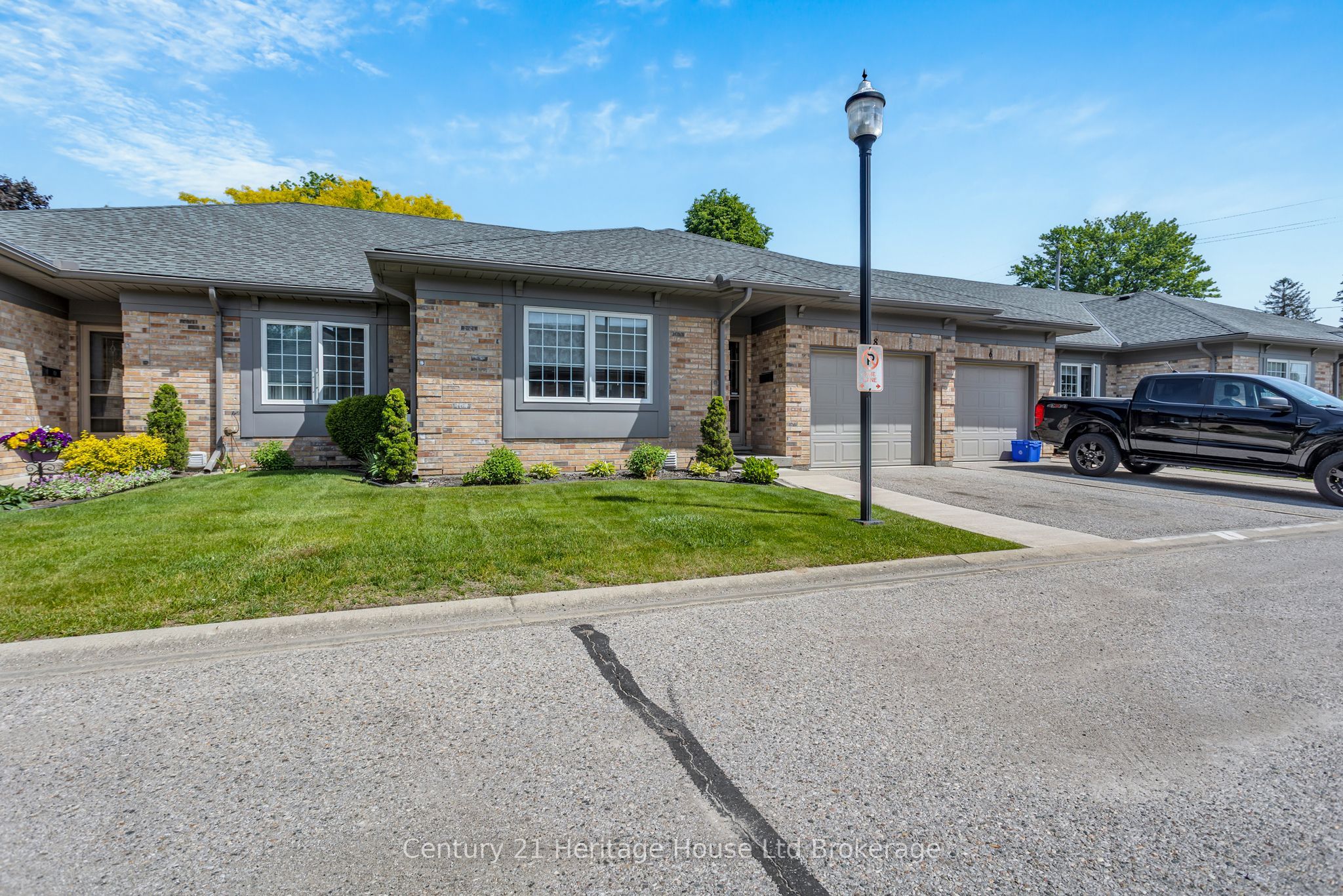 105 King Street 8, Tillsonburg, ON N4G 5V1 photo 2