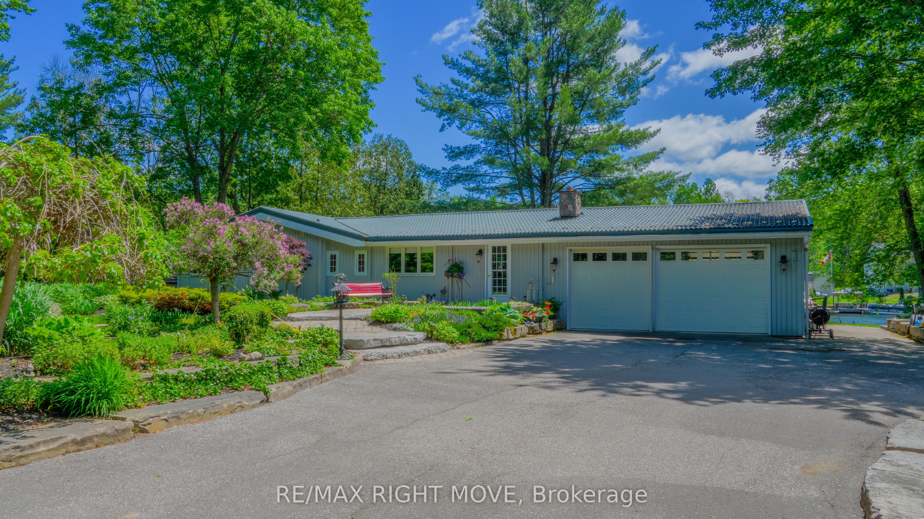 1092 Cowbell Lane, Gravenhurst, ON P0E 1N0
