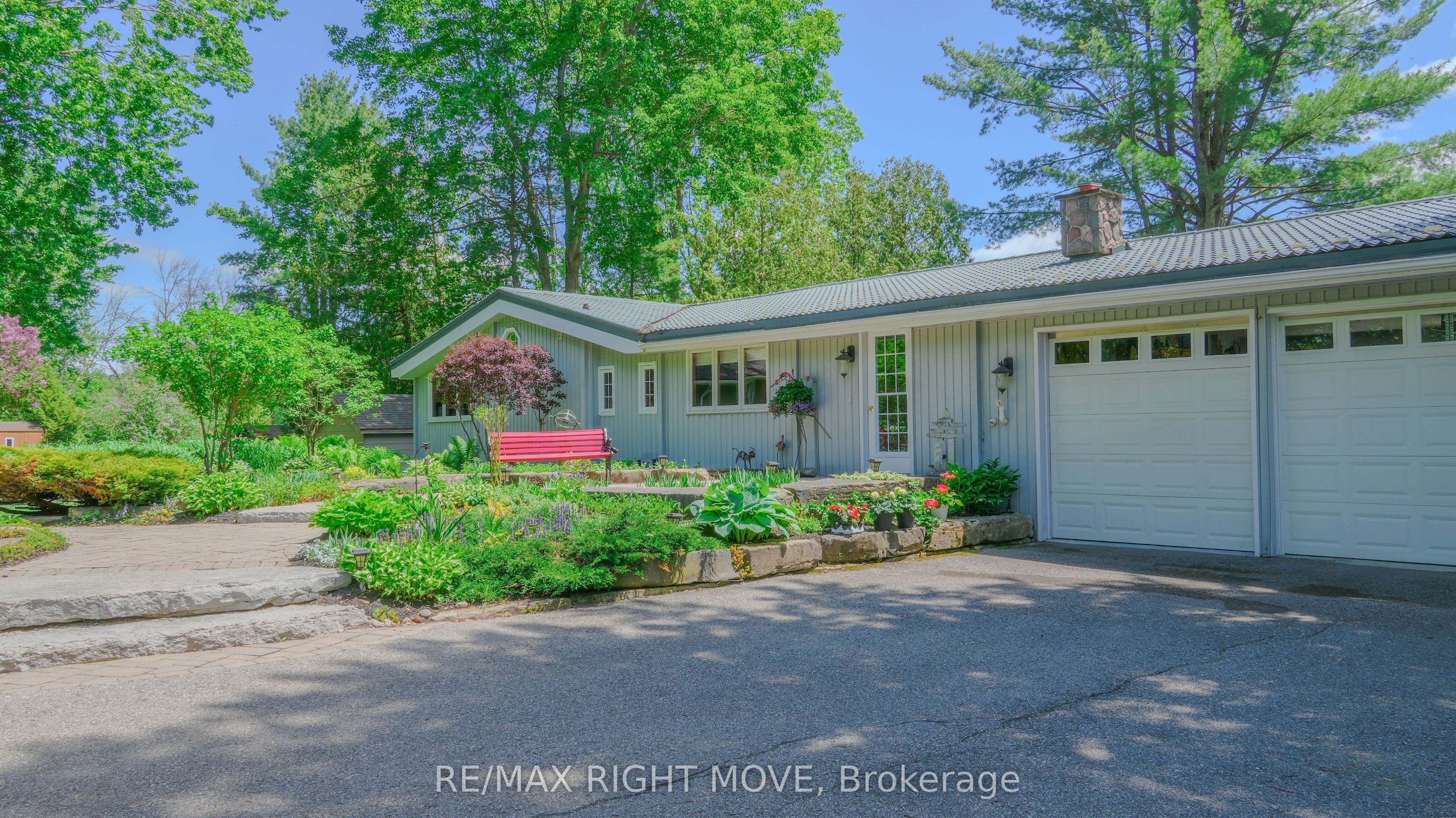 1092 Cowbell Lane, Gravenhurst, ON P0E 1N0 photo 2