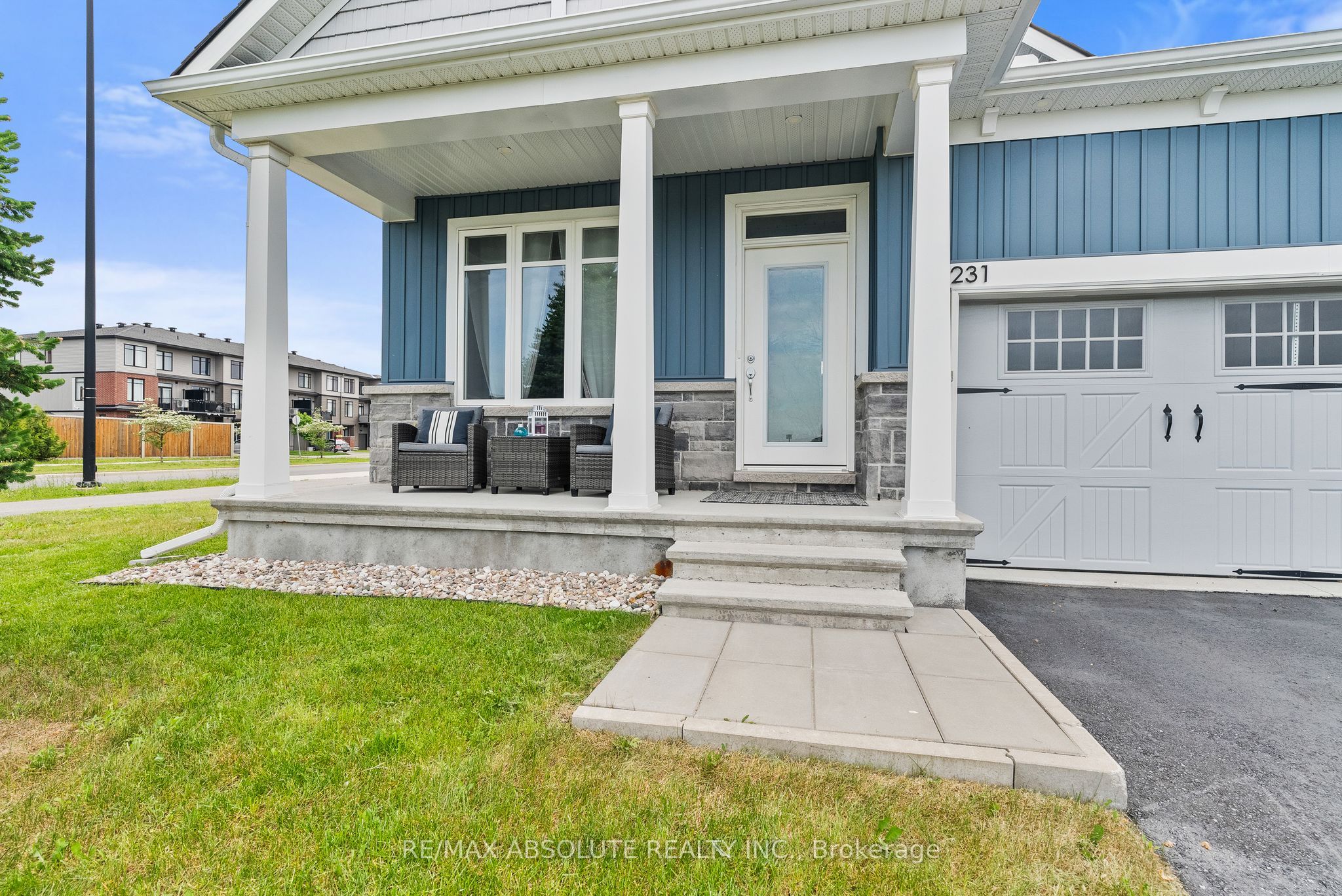 231 SHINNY Avenue, Kanata, ON K2B 0V9 photo 2