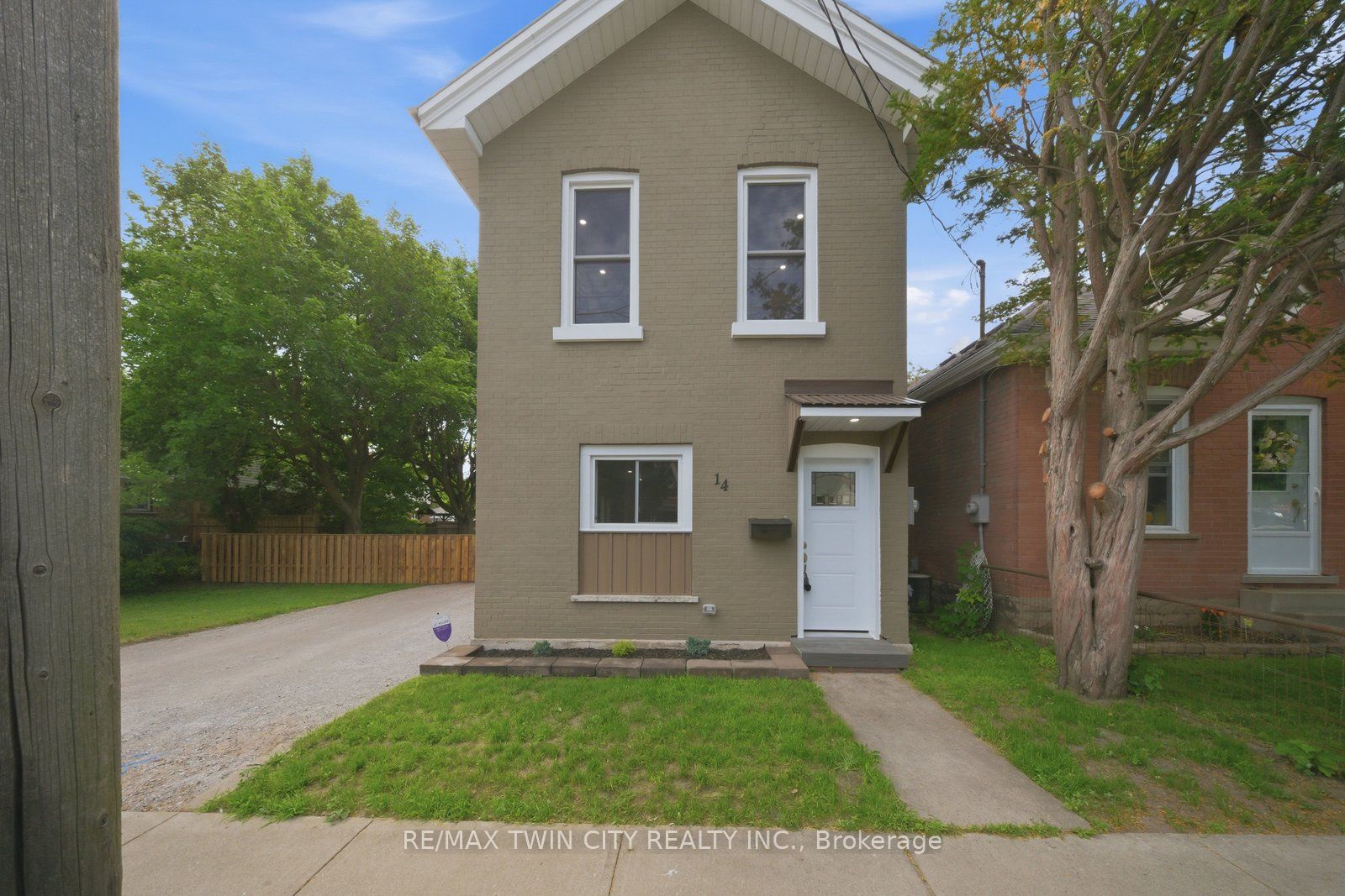 14 Bond Street, Brantford, ON N3R 4G5 photo 2