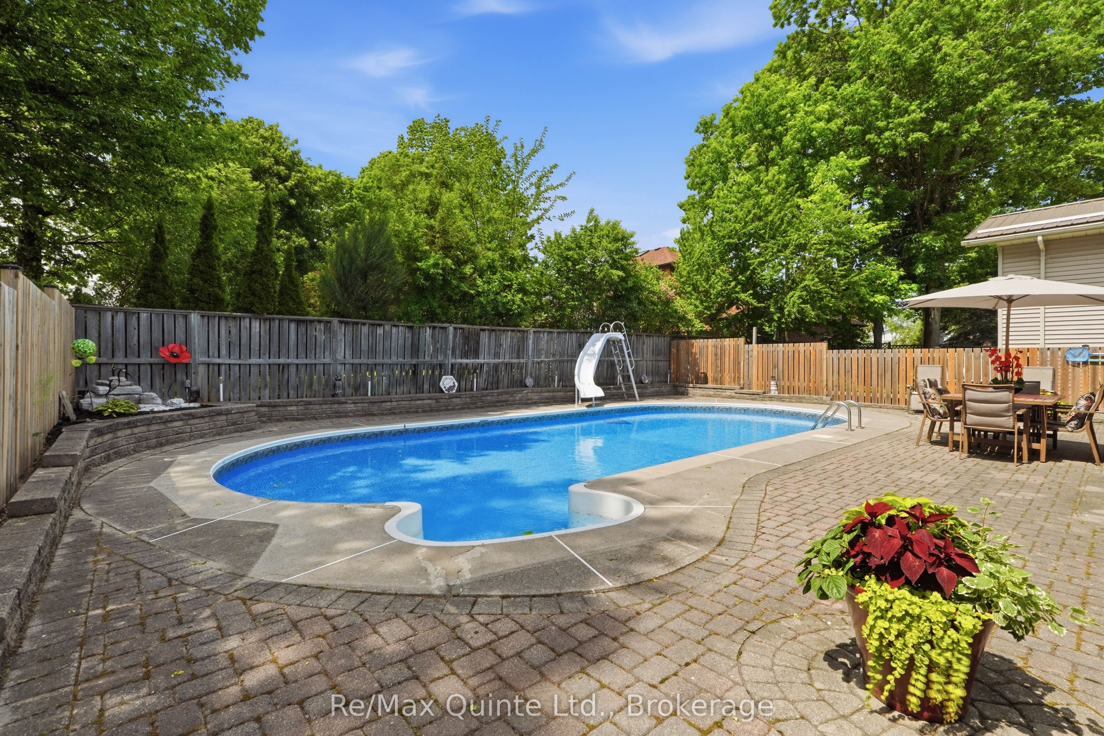 97 Parkview Heights, Quinte West, ON K8V 6P4 photo 3