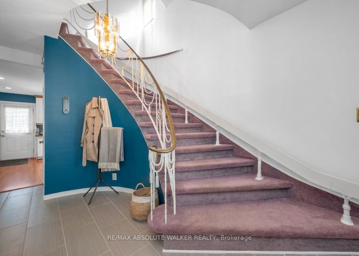 412 Montreal Road, Vanier and Kingsview Park, ON K1K 0V4 photo 3