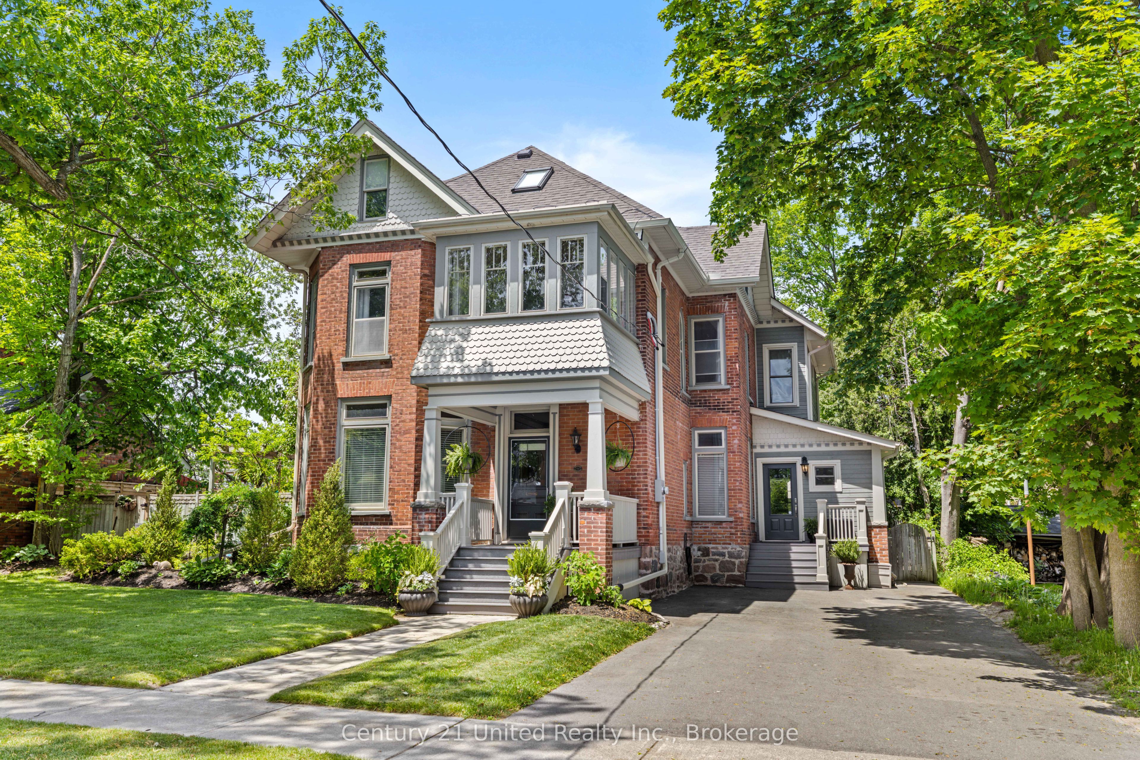 186 Aberdeen Avenue, Peterborough, ON K9H 4W8