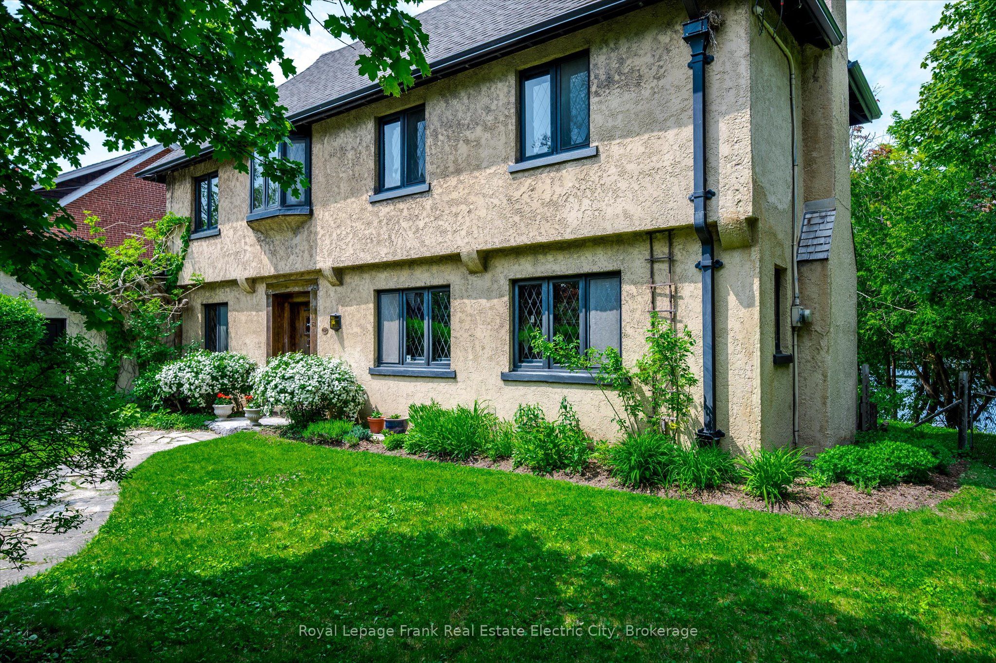 82 Dublin Street, Peterborough, ON K9H 3A9 photo 2