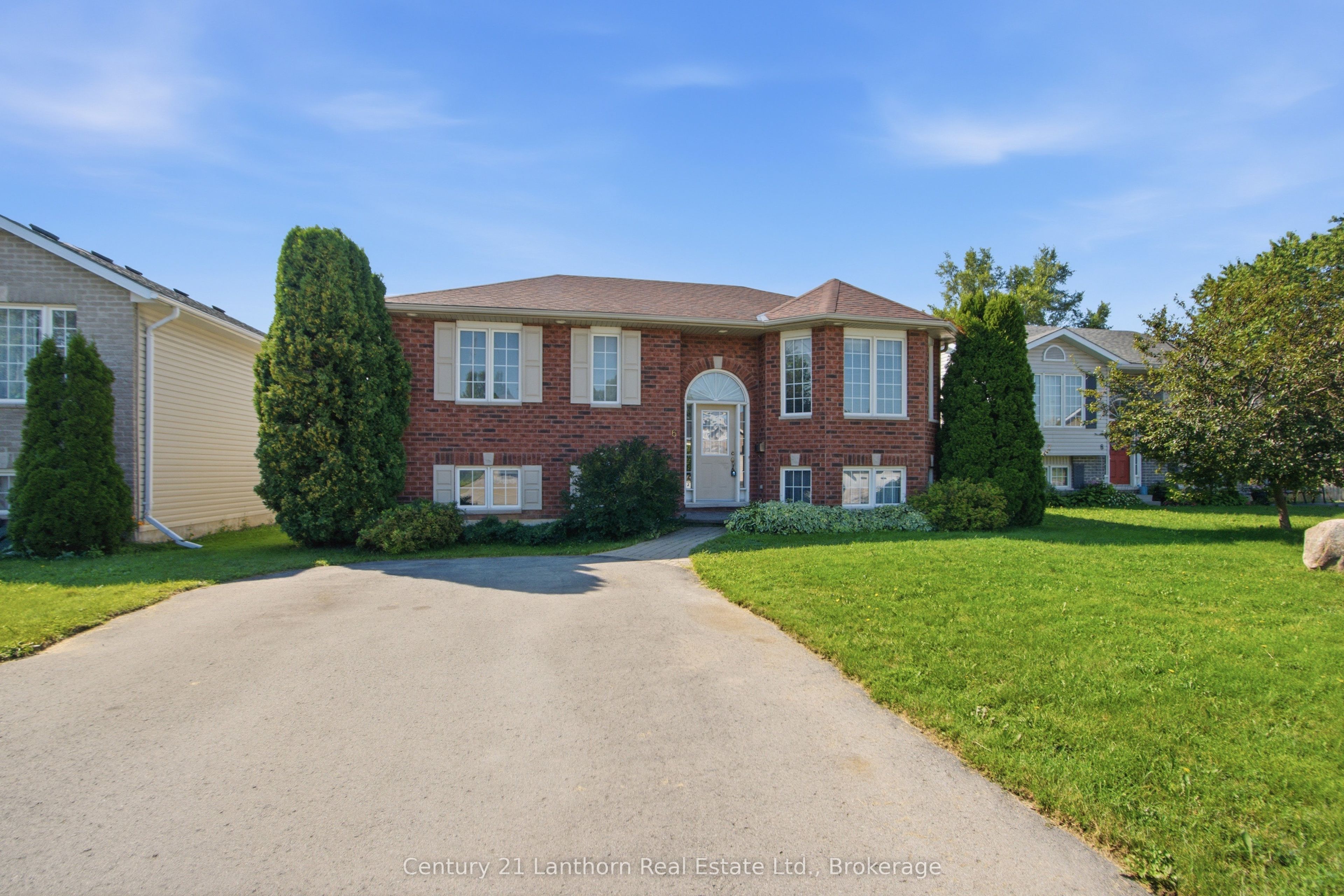 6 Chisholm Square, Belleville, ON K8N 5Z4