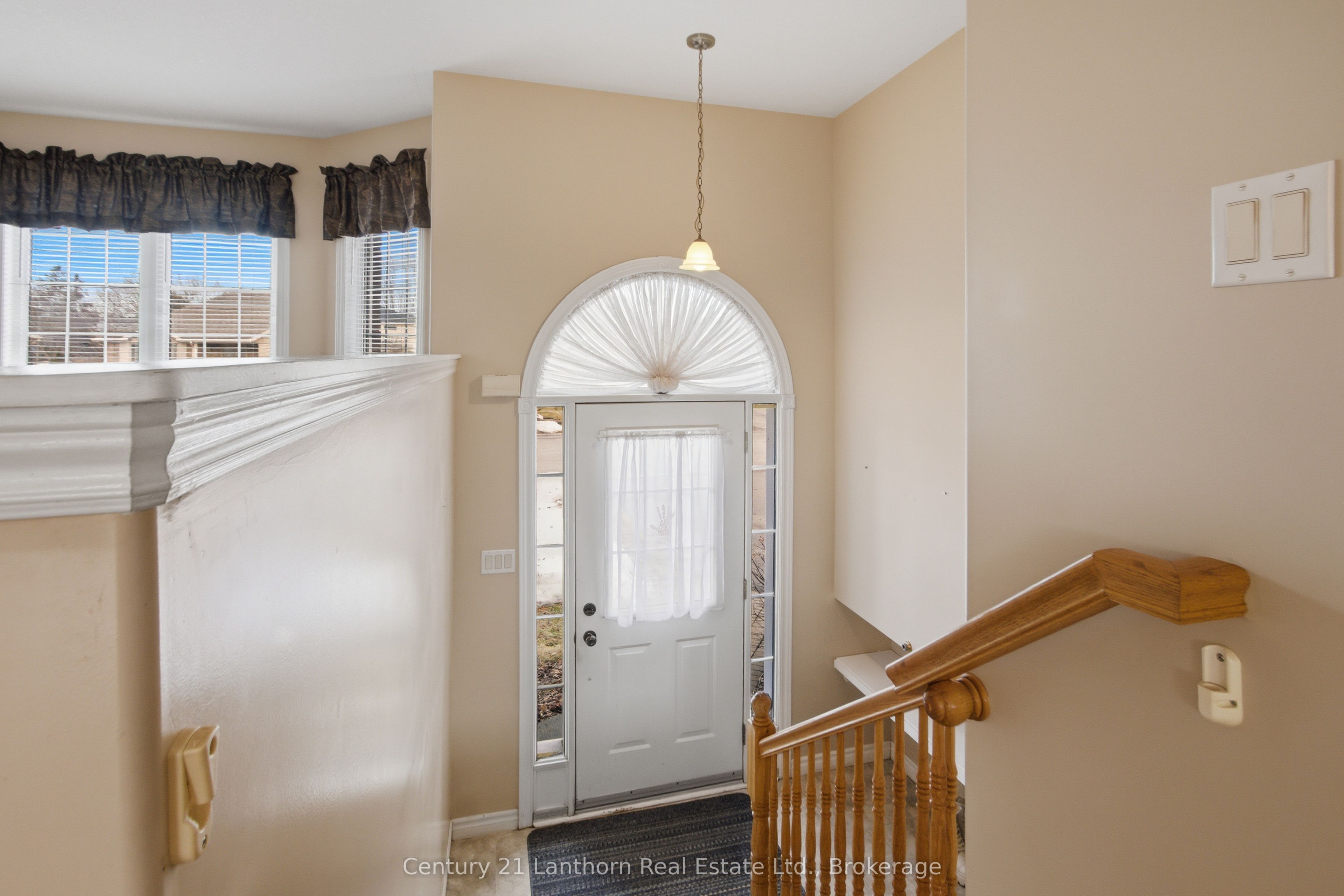 6 Chisholm Square, Belleville, ON K8N 5Z4 photo 3