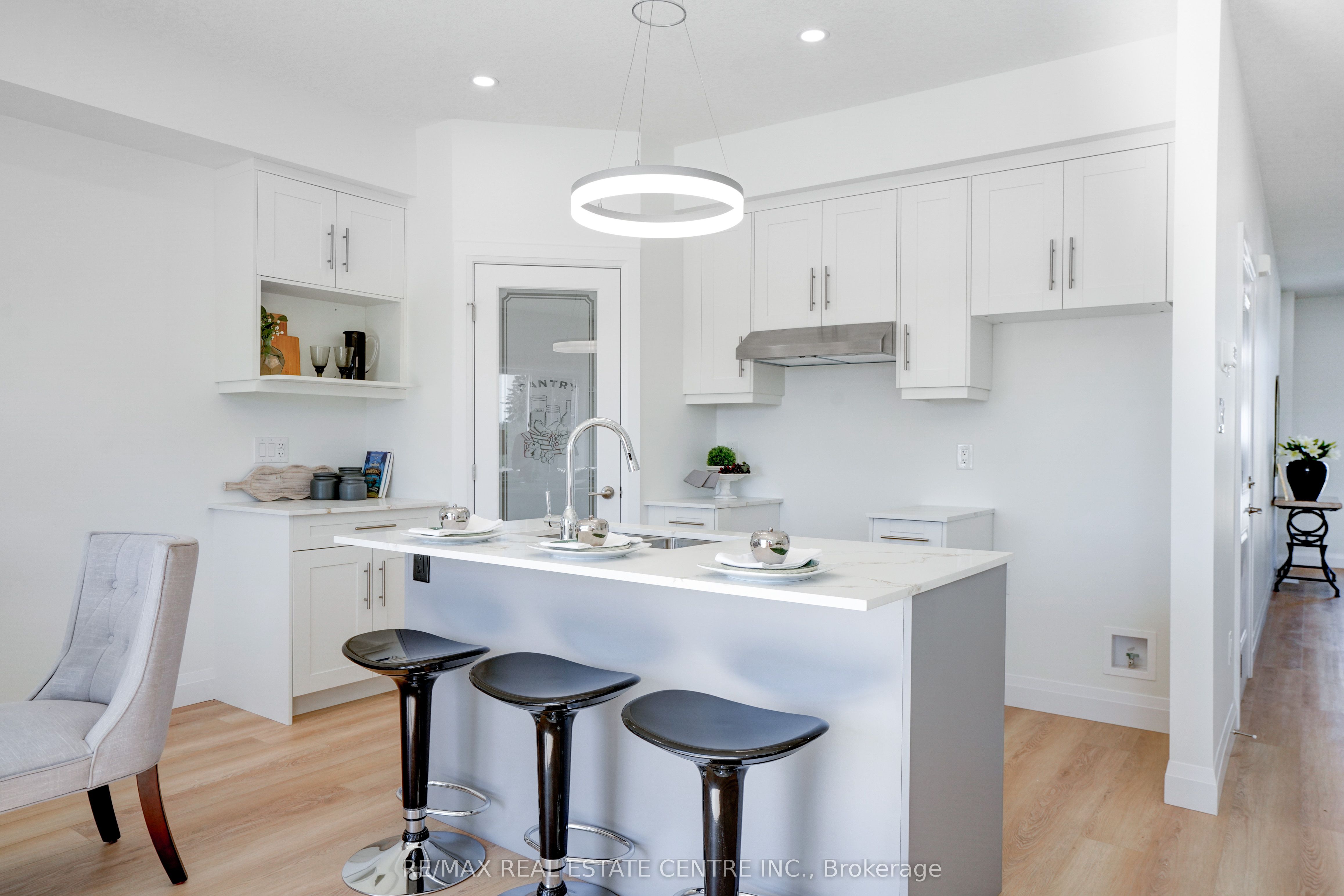 2512 Constance Avenue, London South, ON N6M 1E7