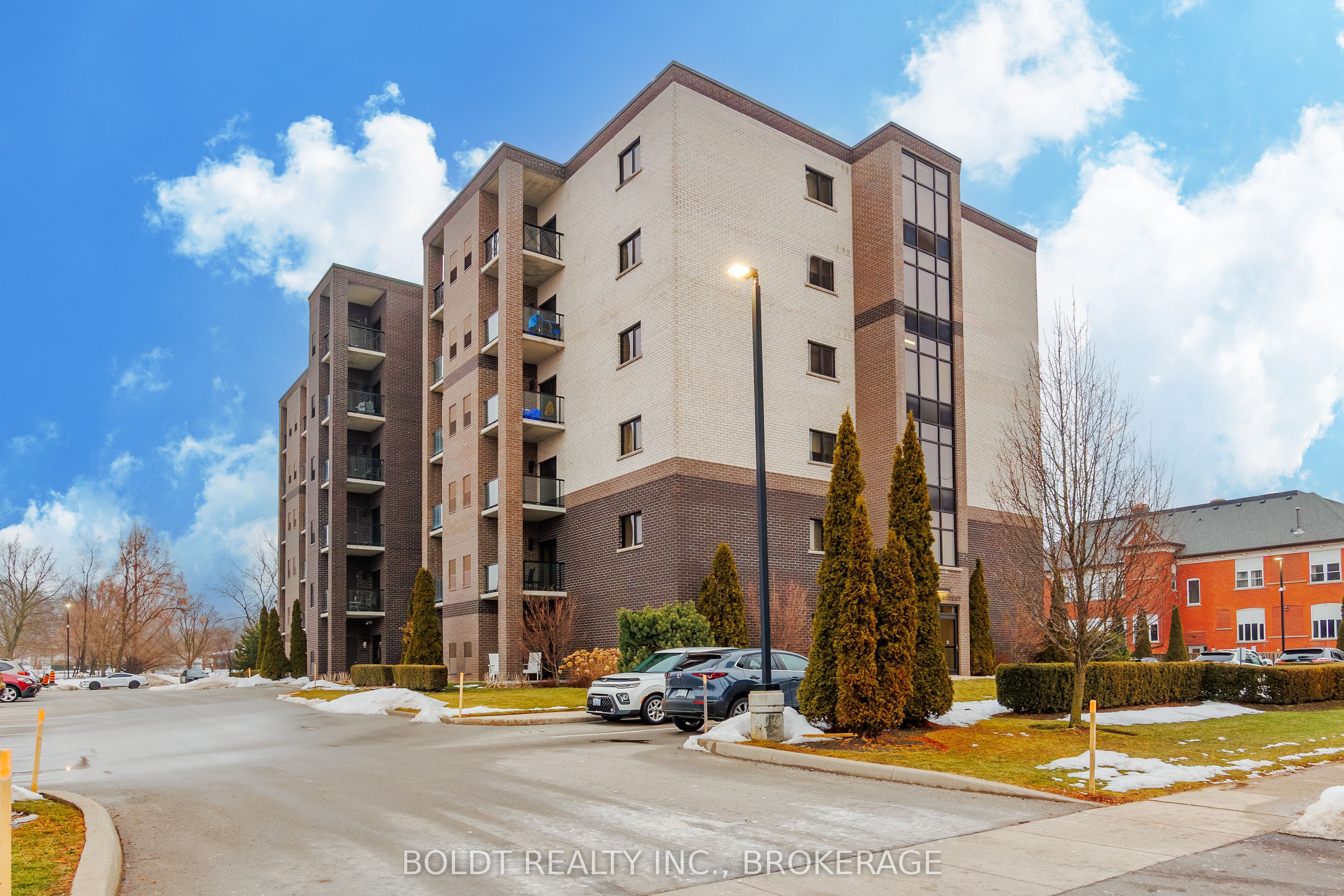 5837 Dunn Street 207, Niagara Falls, ON L2G 0X7