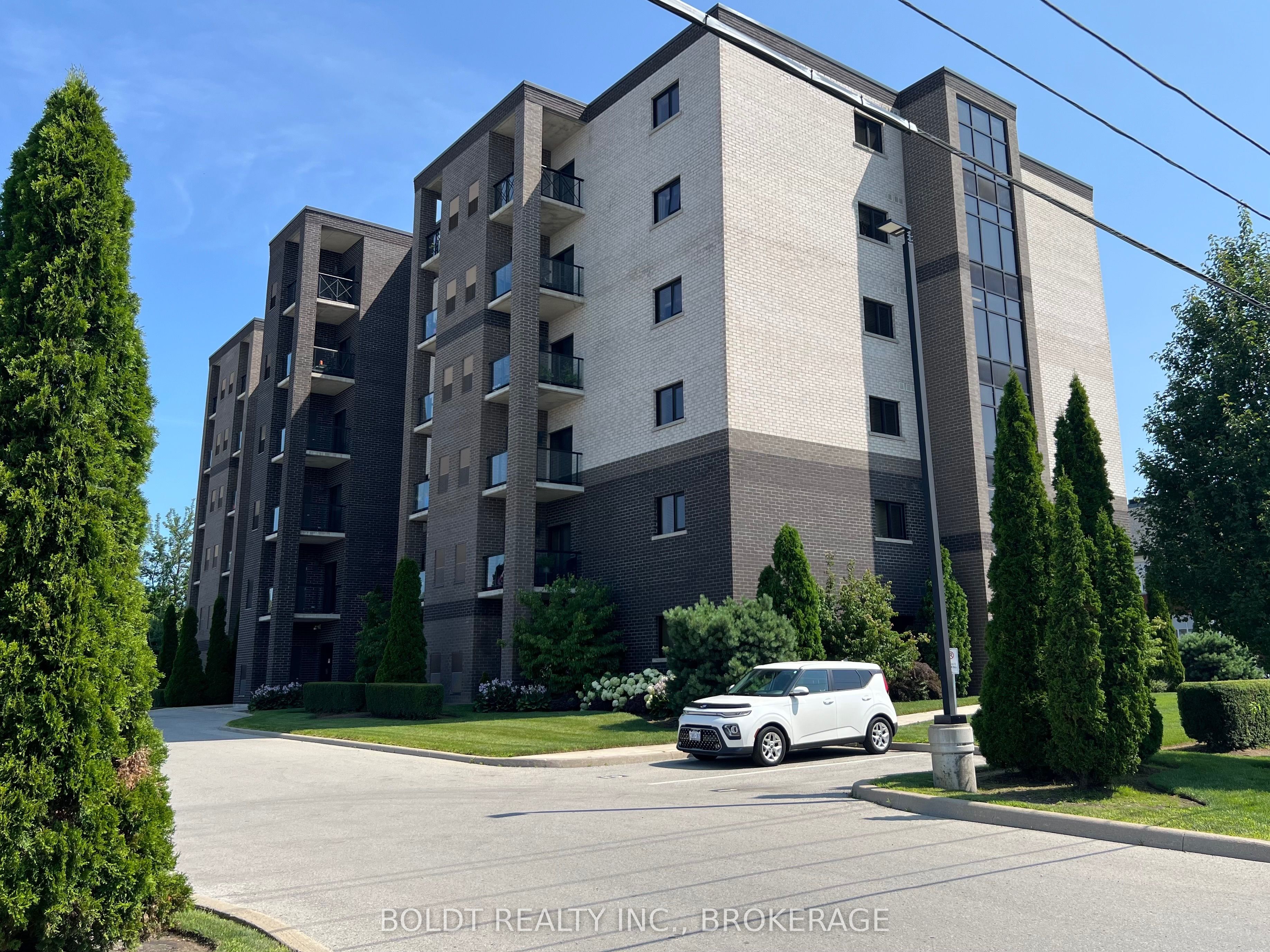 5837 Dunn Street 207, Niagara Falls, ON L2G 0X7 photo 2