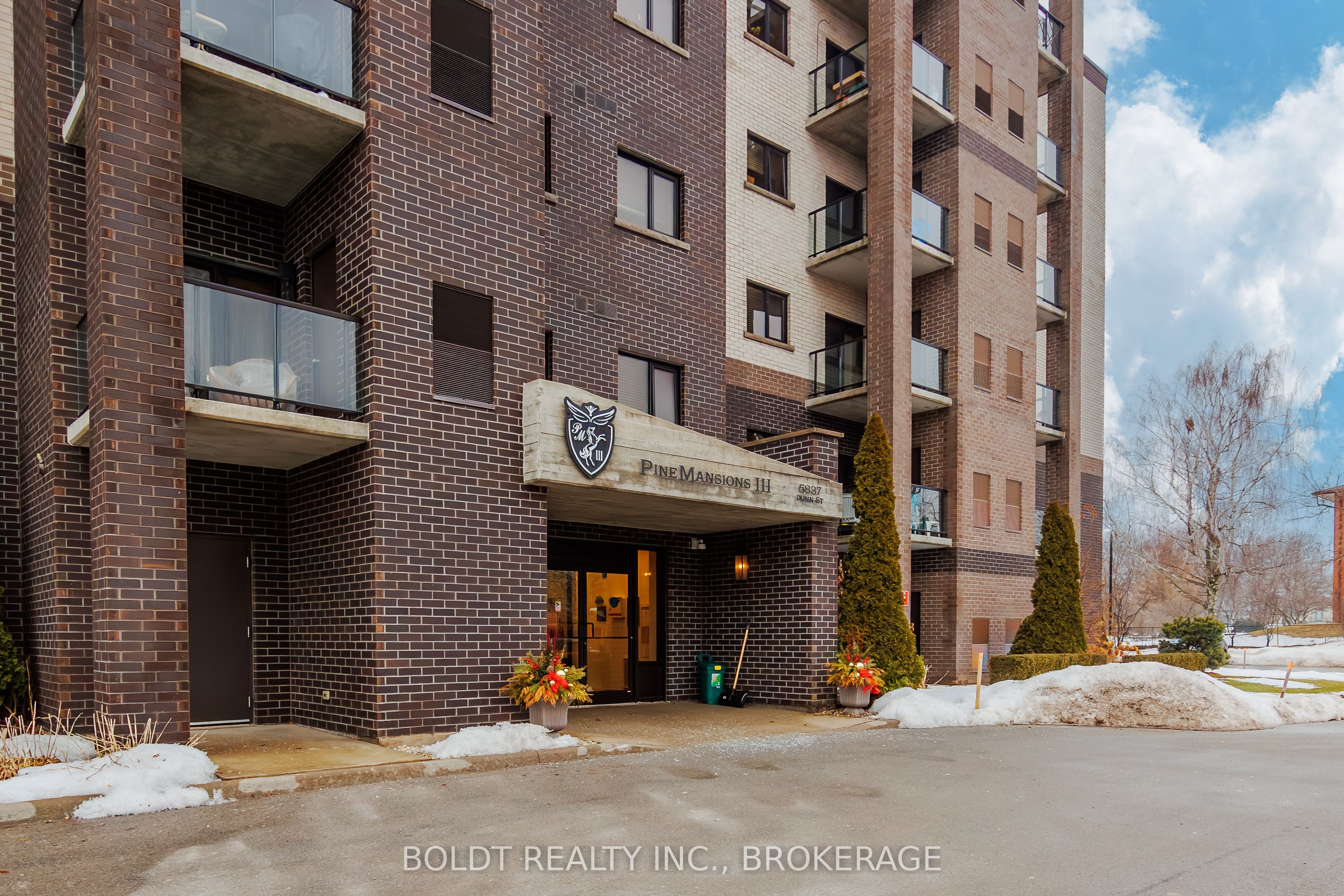 5837 Dunn Street 207, Niagara Falls, ON L2G 0X7 photo 4