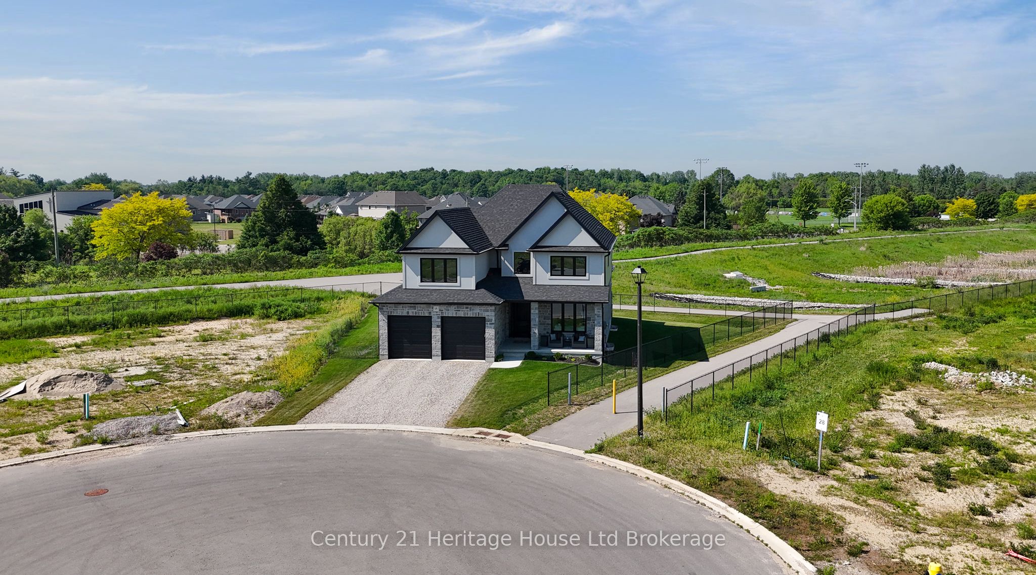 18 Thompson Court, Tillsonburg, ON N4G 0G3 photo 2