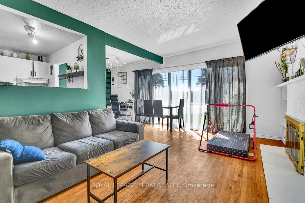 2383 Walkley Road, Elmvale Acres and Area, ON K1G 3H1 photo 4