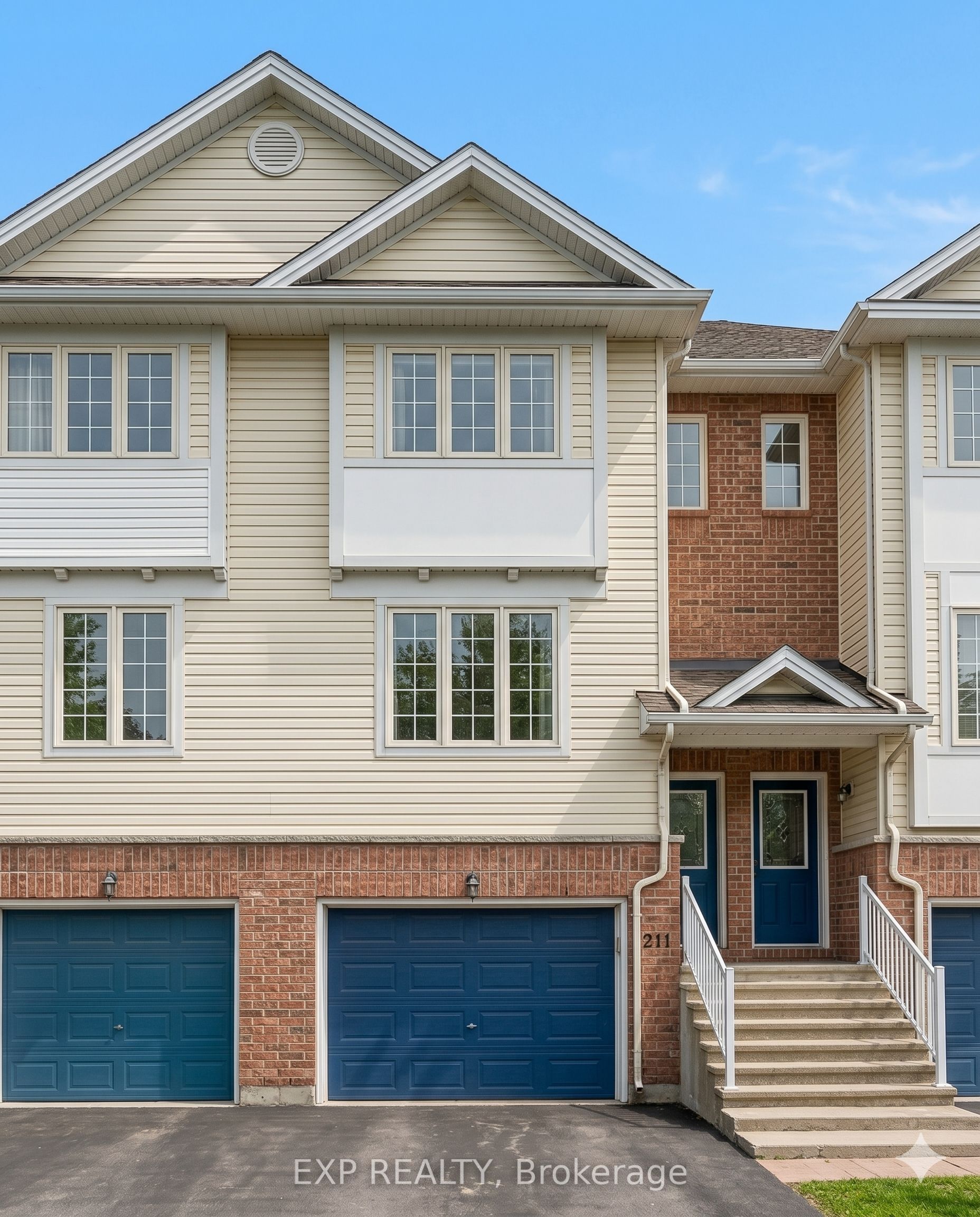 211 Gershwin Private, Bells Corners and South to Fallowfield, ON K2H 1G6 photo 2