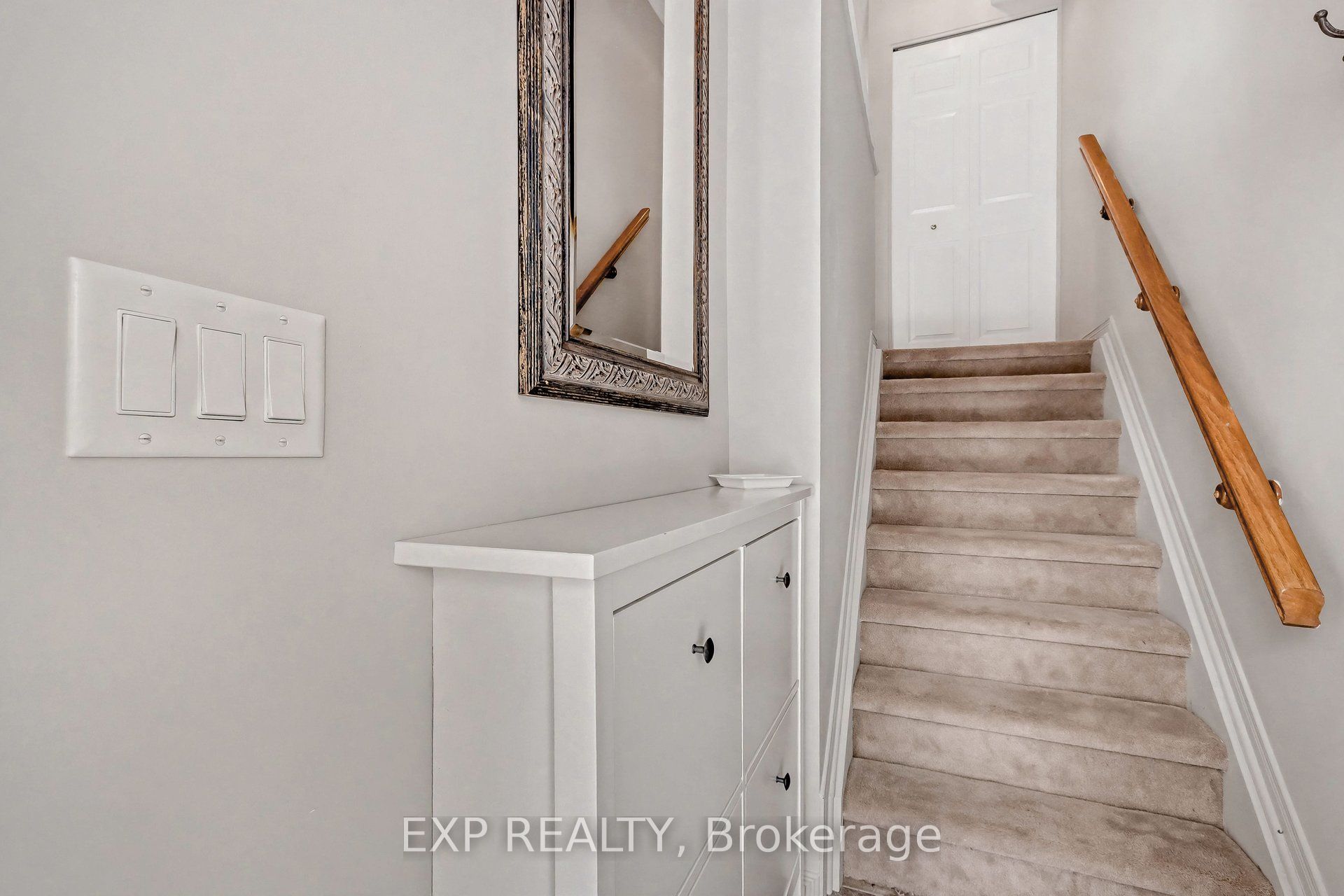 211 Gershwin Private, Bells Corners and South to Fallowfield, ON K2H 1G6 photo 5
