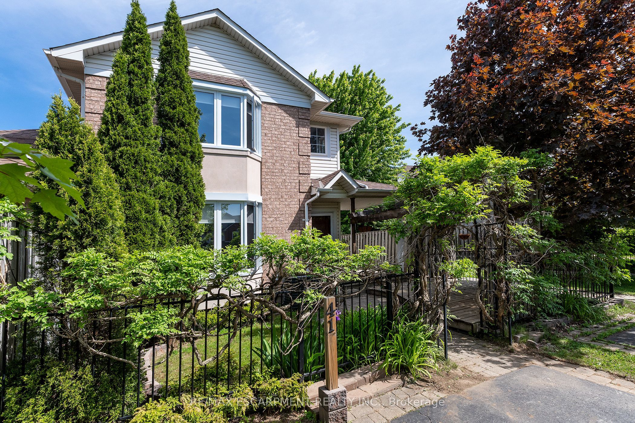 41 Valridge Drive, Hamilton, ON L9G 4Y7 photo 2