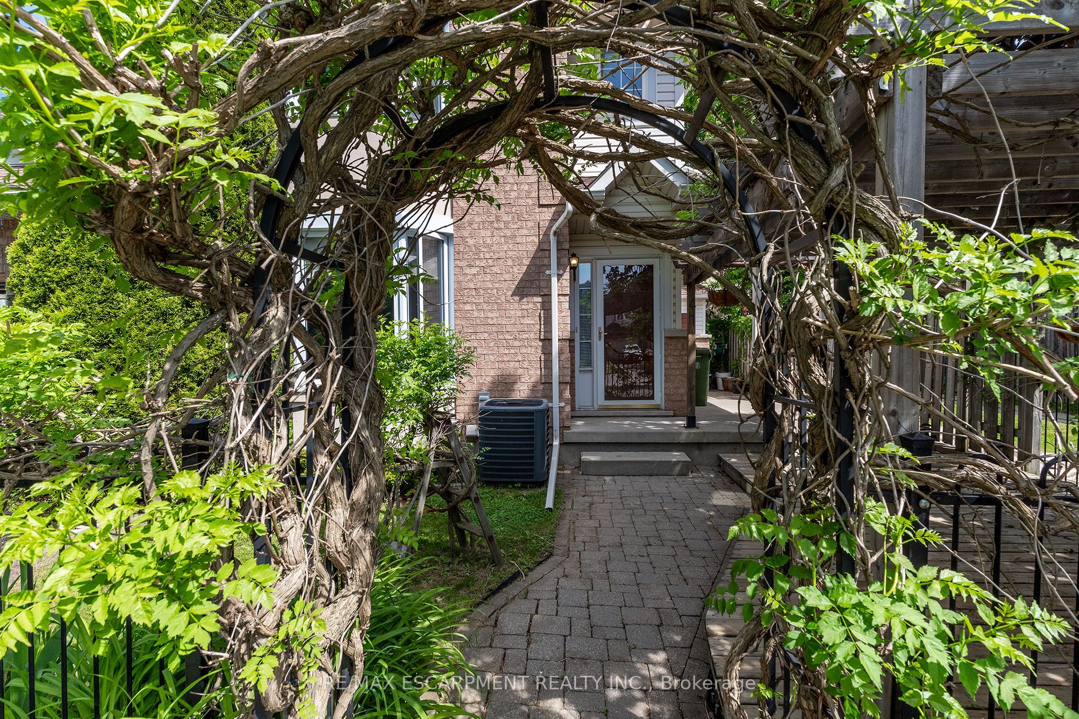 41 Valridge Drive, Hamilton, ON L9G 4Y7 photo 3