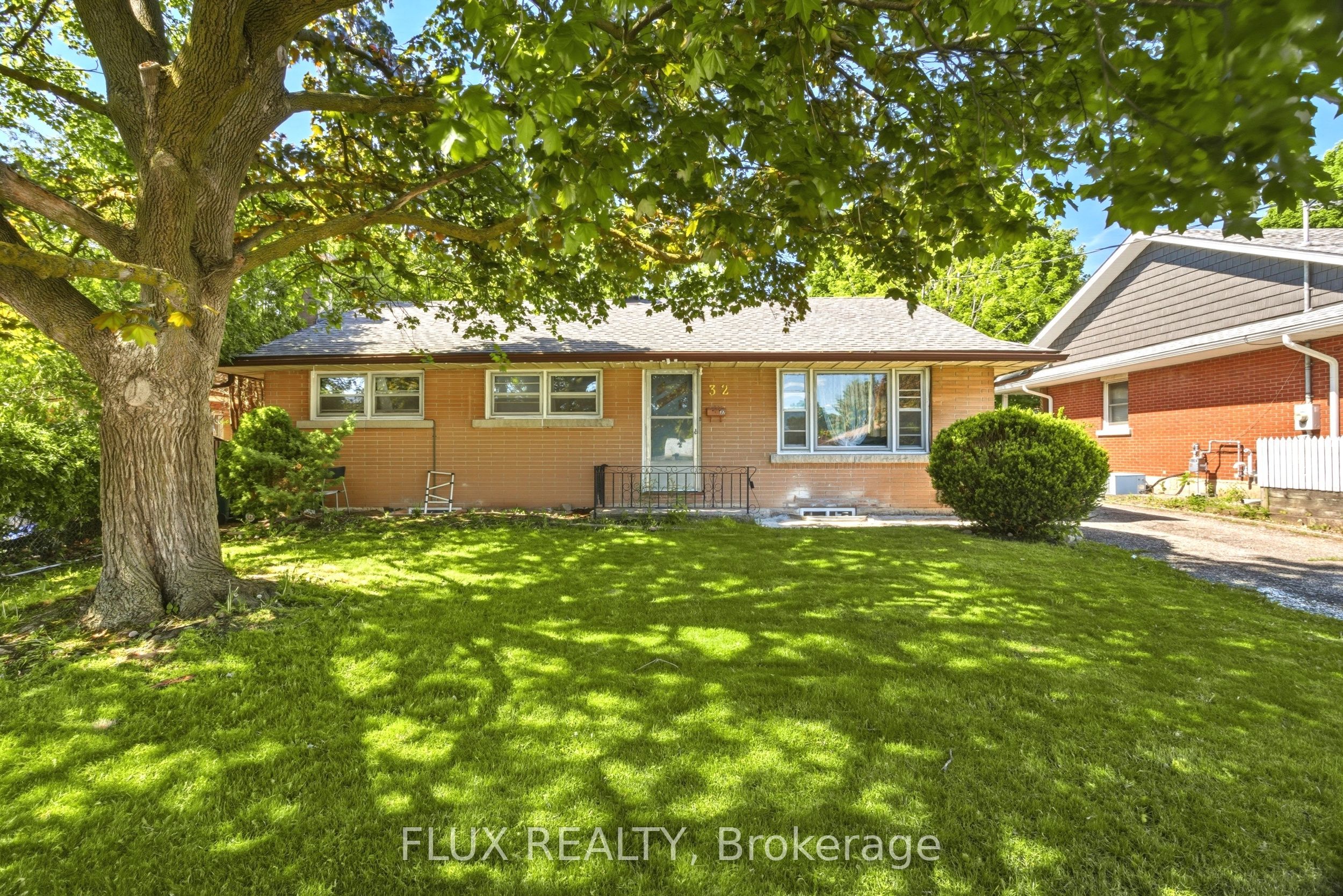32 Close Avenue, Cambridge, ON N1R 2R6 photo 2