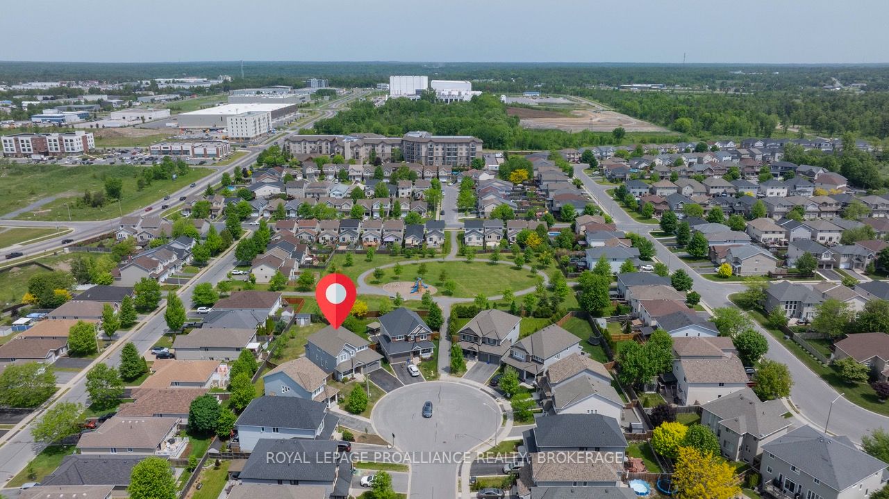 561 Savannah Court, Kingston, ON K7P 0L3 photo 2