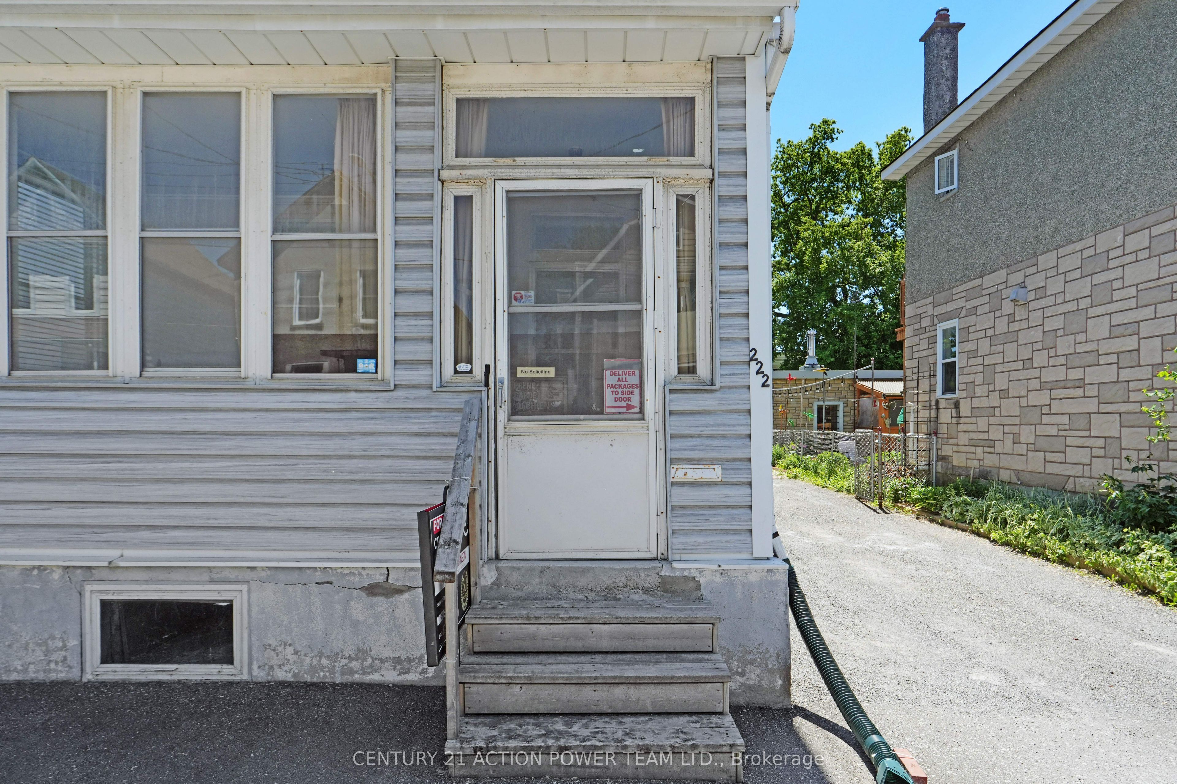222 Montfort Street, Vanier and Kingsview Park, ON K1L 5P4 photo 3