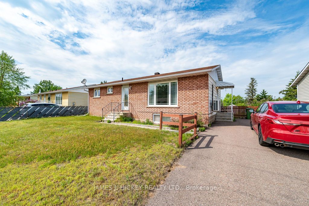 72 Herman Street, Petawawa, ON K8H 1W2