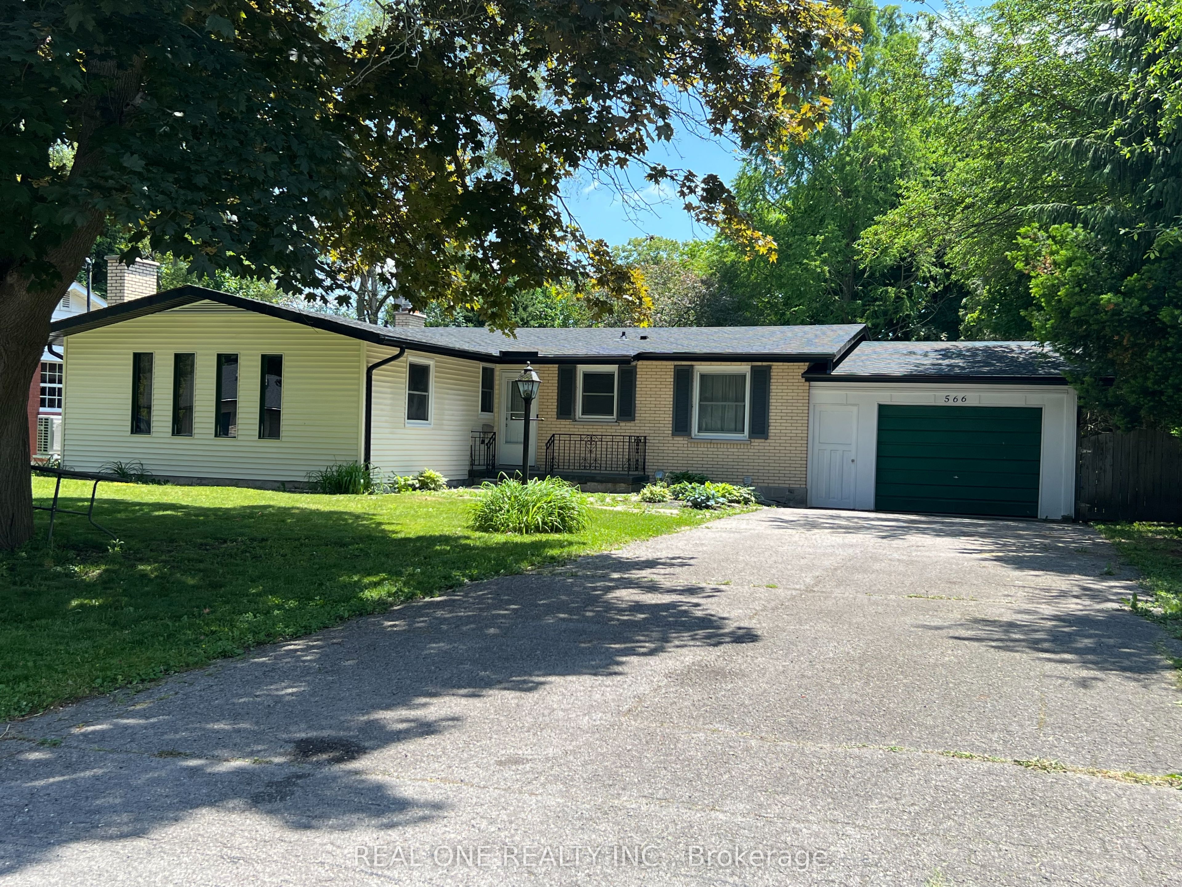 566 Middlewoods Drive, London North, ON N6G 1W4
