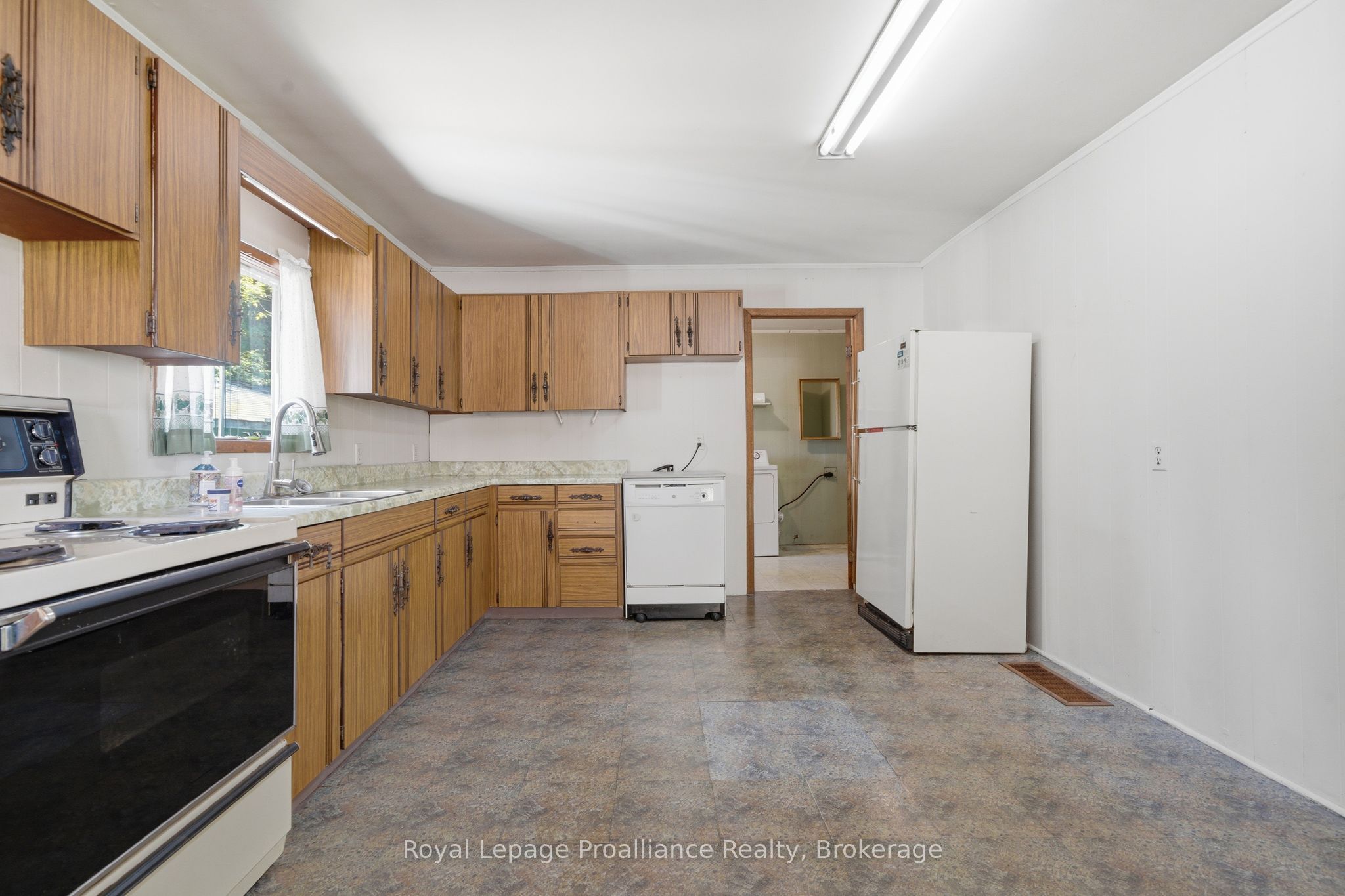 12310 Highway 41, Addington Highlands, ON K0H 2G0 photo 4