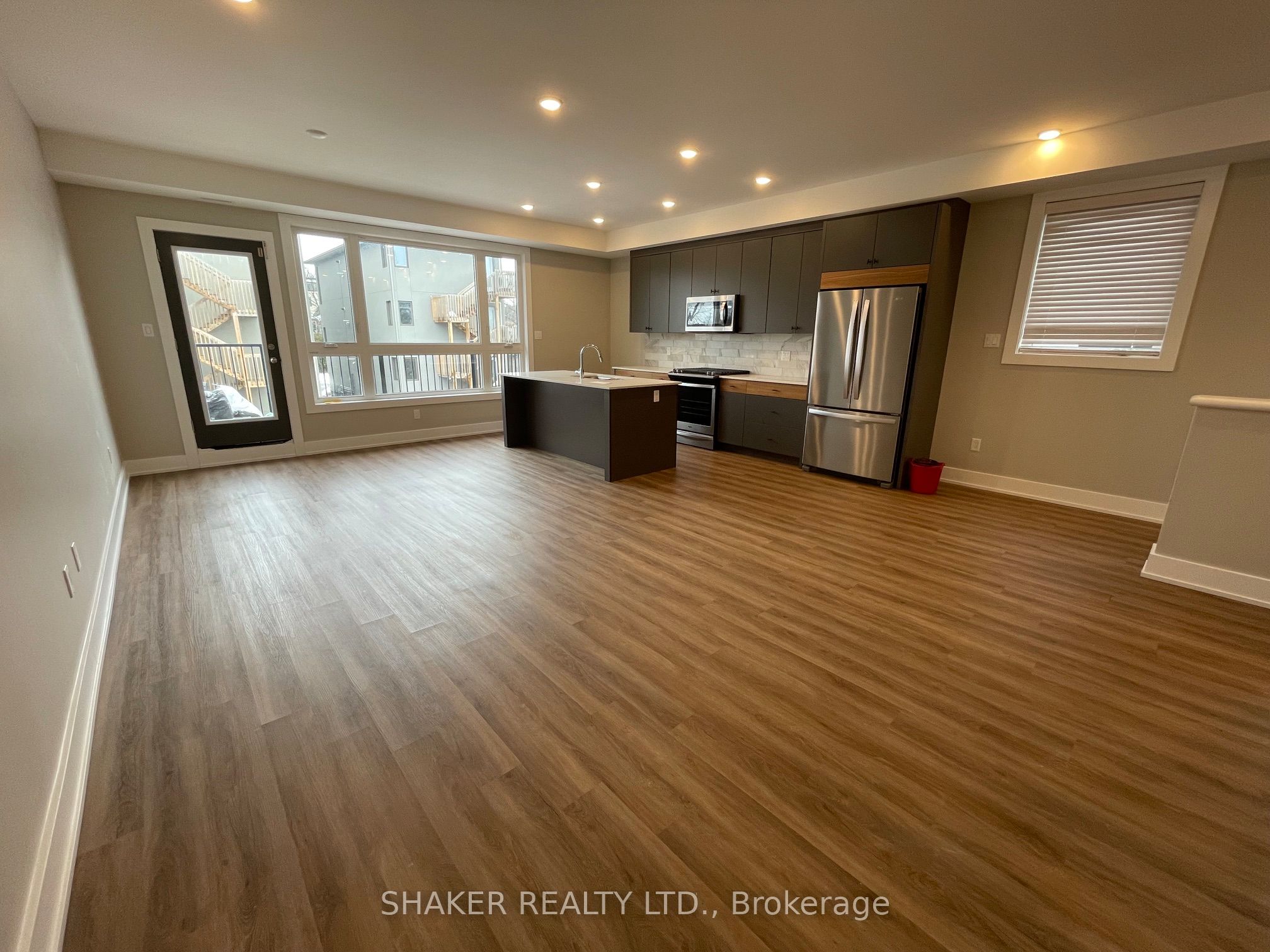 304 ELMGROVE Avenue 3, Westboro - Hampton Park, ON K1Z 6V1 photo 5